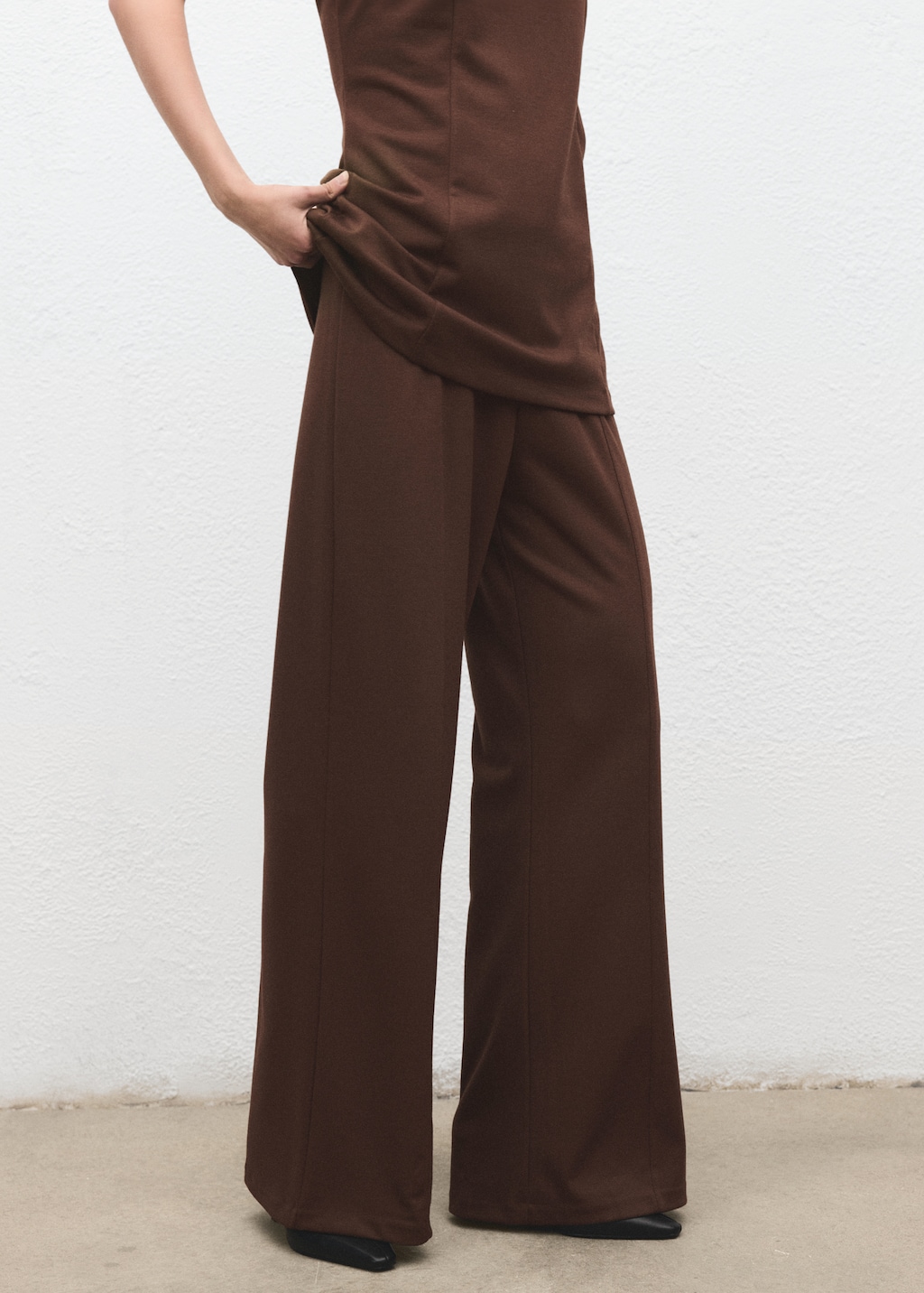 High-waisted wide-leg pants with belt loops