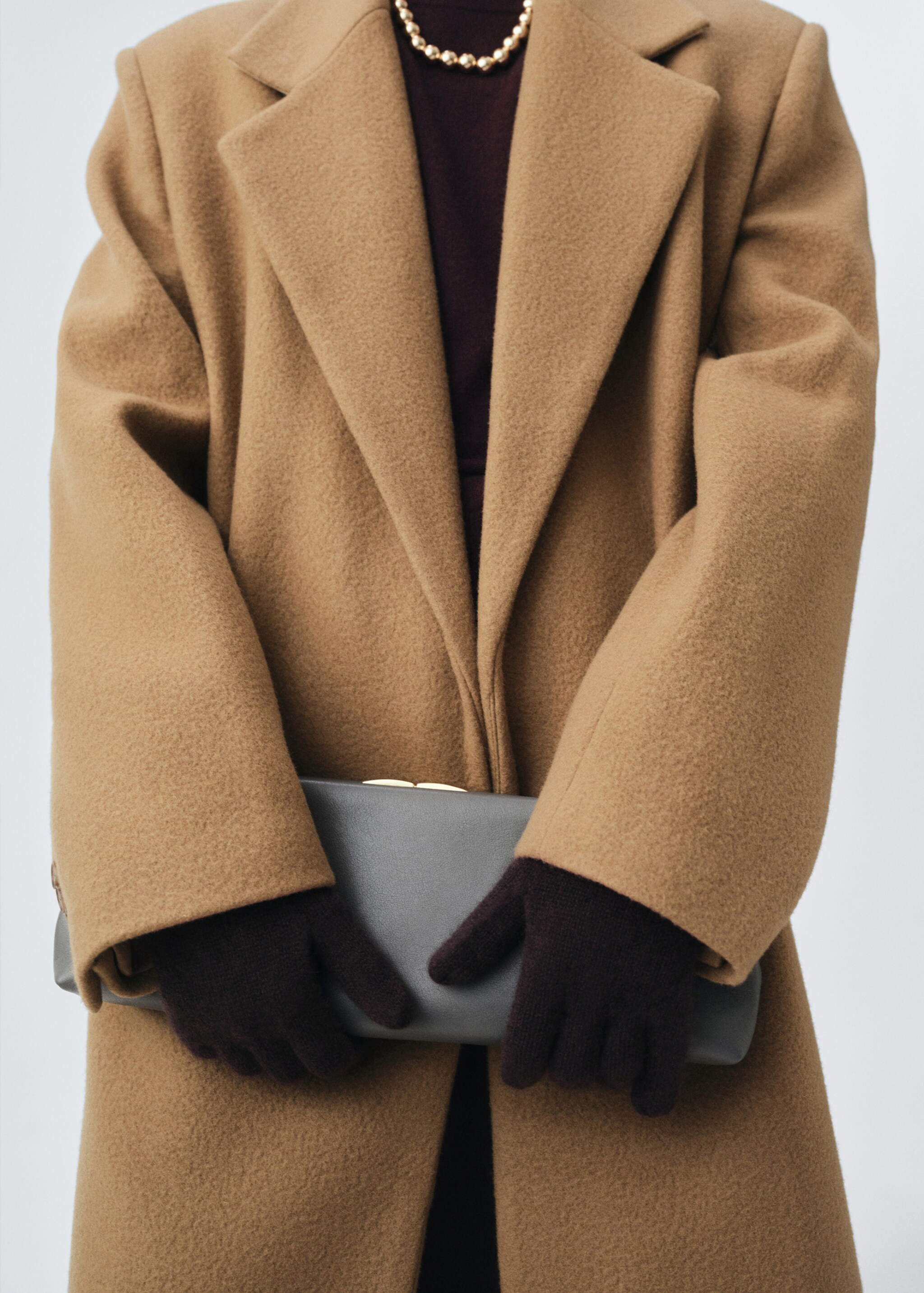 100% Cashmere gloves - Details of the article 9, Chocolate. Ref: 17095975-00.