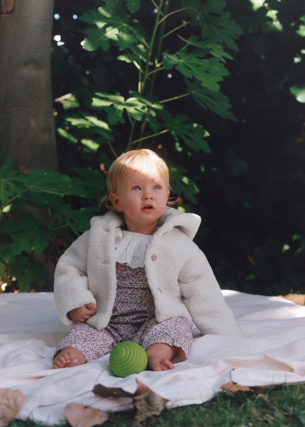 Embroidered babydoll-collar blouse