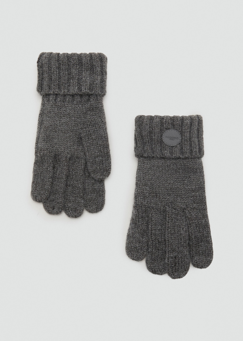 Knitted gloves