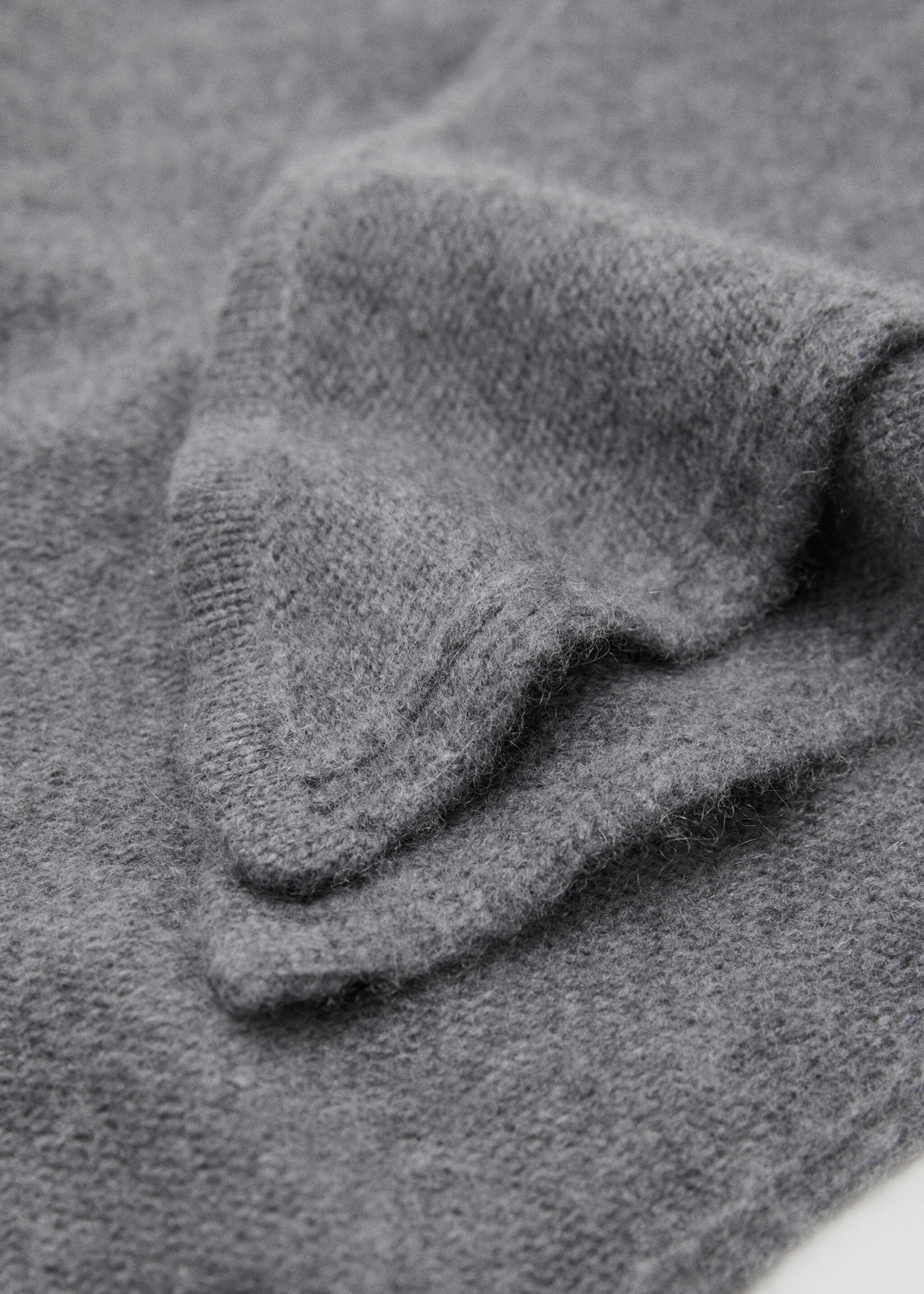 Cashmere-blend knitted shawl - Medium plane, Dark Heather Grey. Ref: 17095983-00.