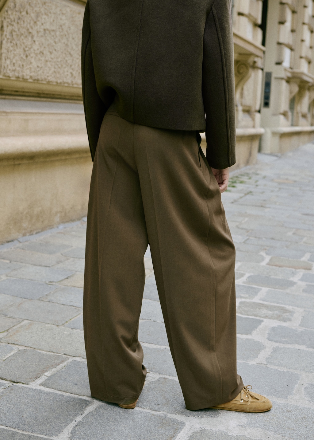 Wide leg mid-rise pleated trousers - image 3
