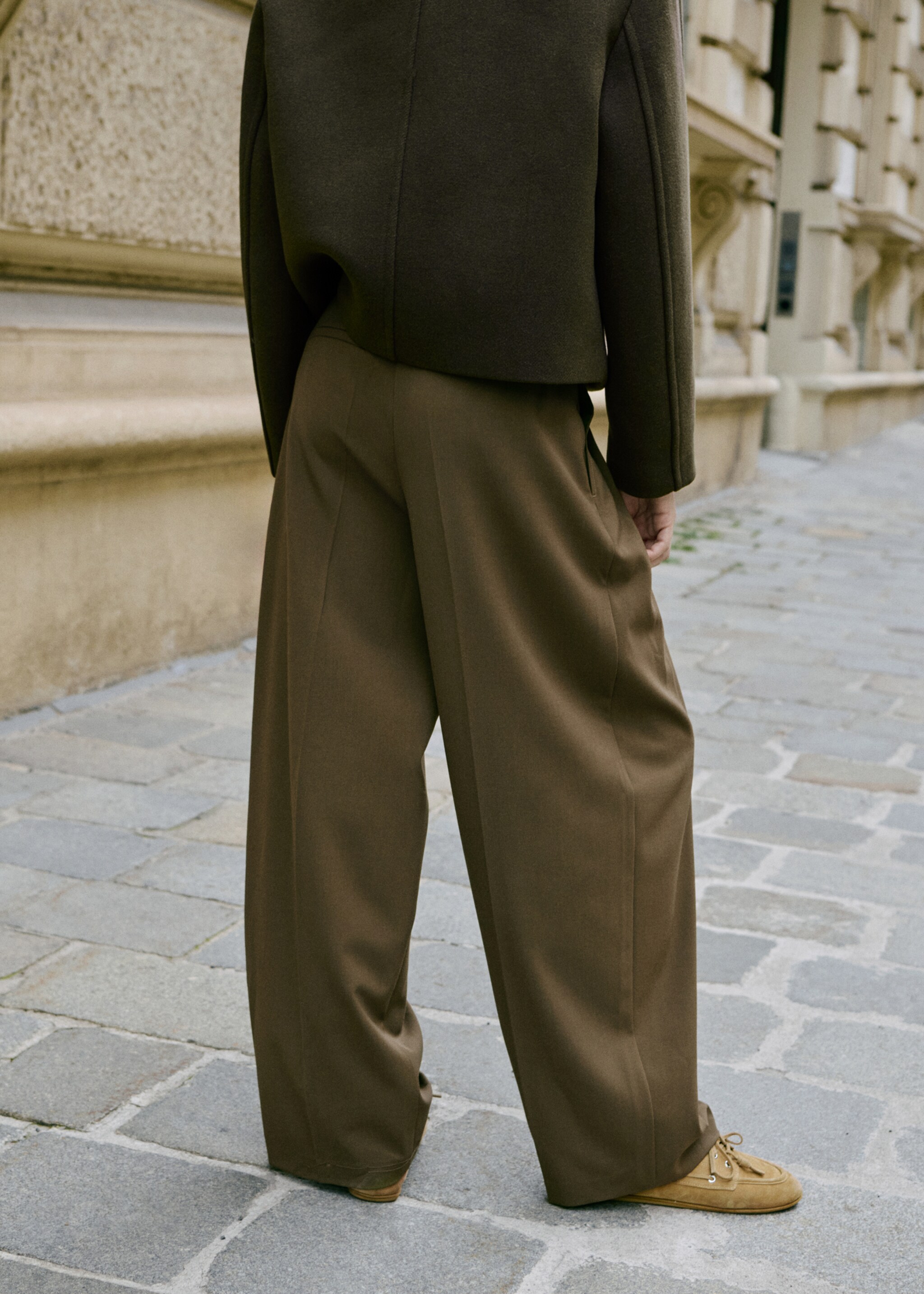 Pantalon wide leg à pinces taille normale - Verso de l’article, Kaki. Ref: 17095990-00.
