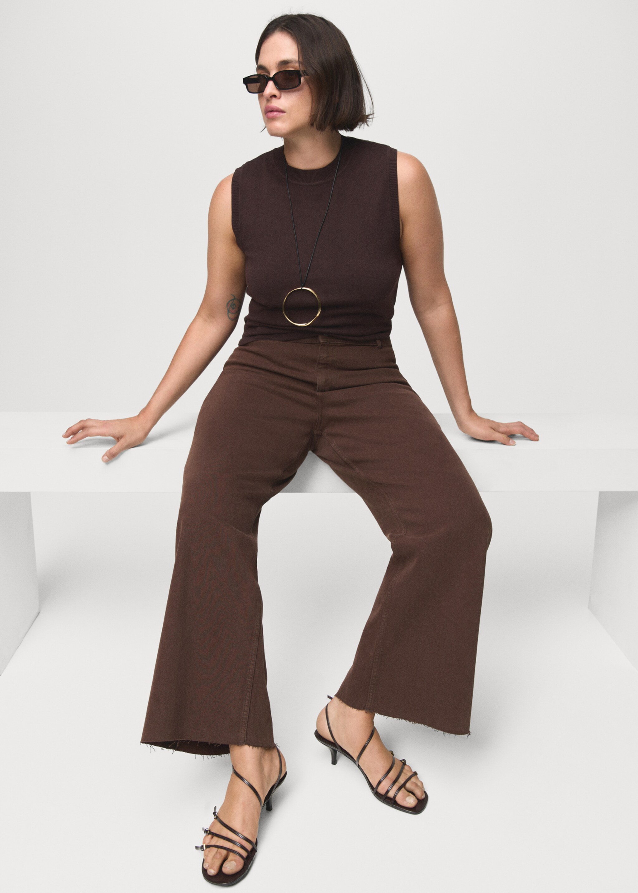 Jean style jupe-culotte Catherin taille haute - Détail de l'article 5, Chocolat. Ref: 17096349-00.