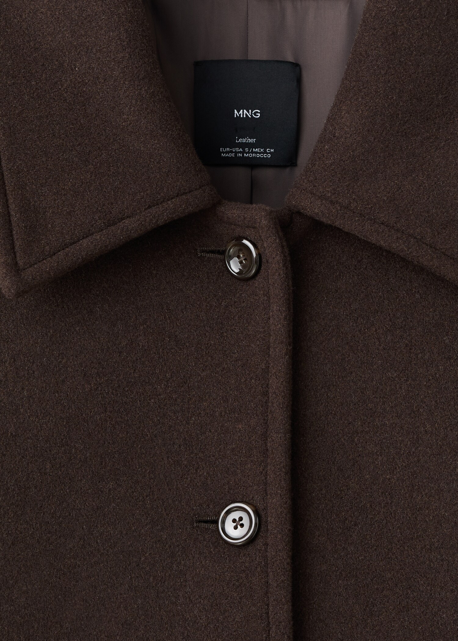 Buttoned wool coat - Details of the article 8