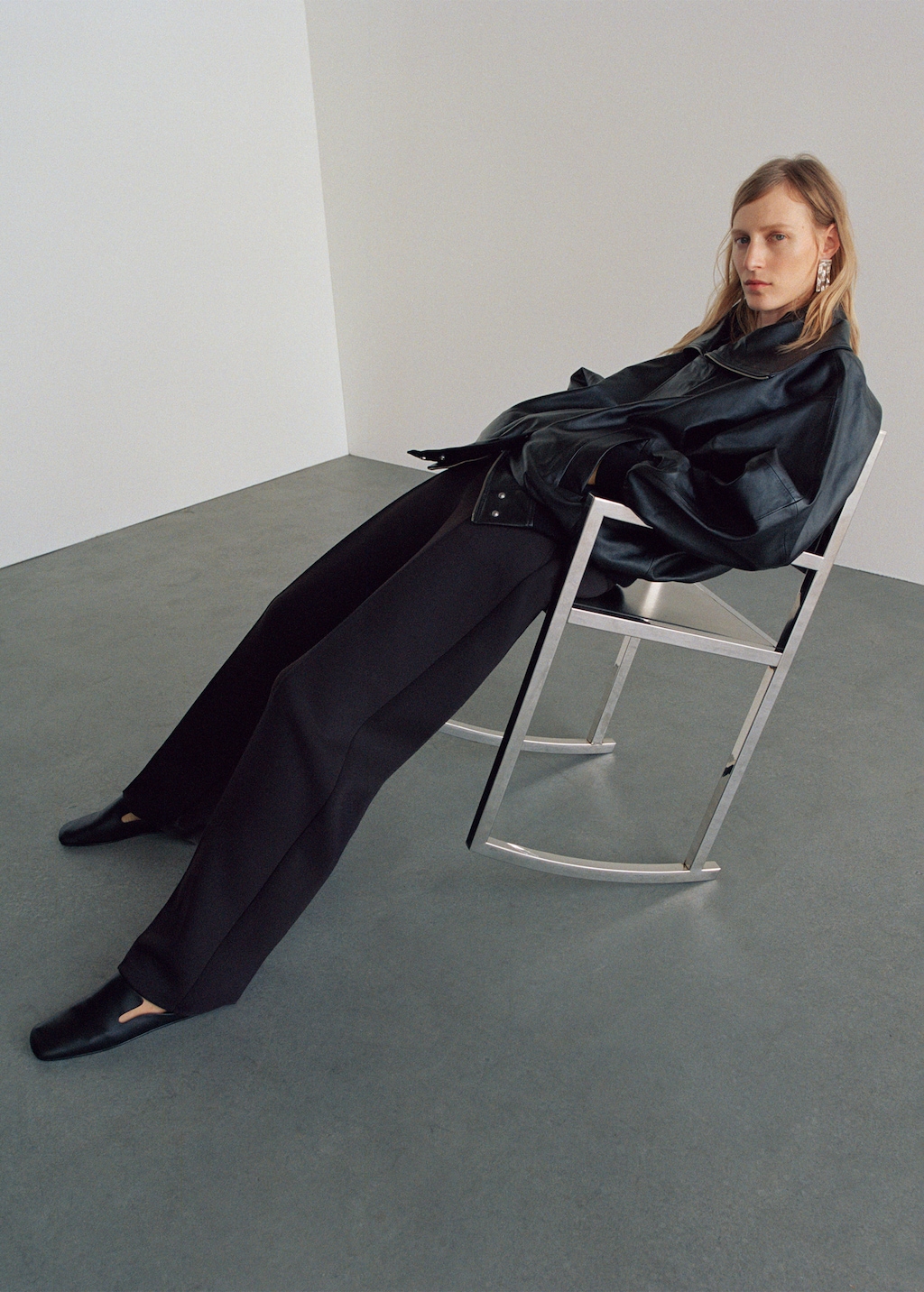 100% leather jacket with notched lapel collar