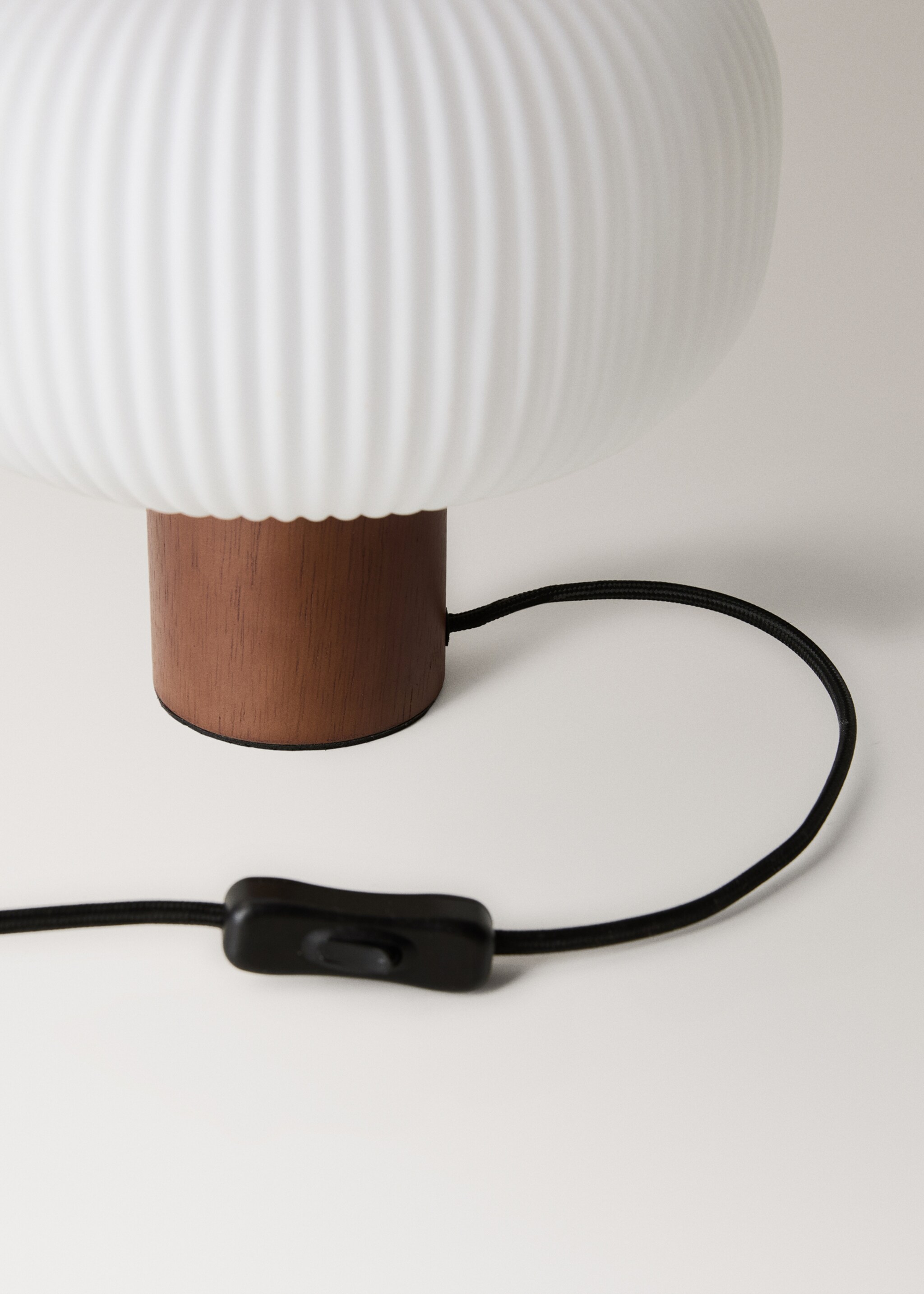 Wood and glass table lamp - Details of the article 3, Brown. Ref: 17096722-00.