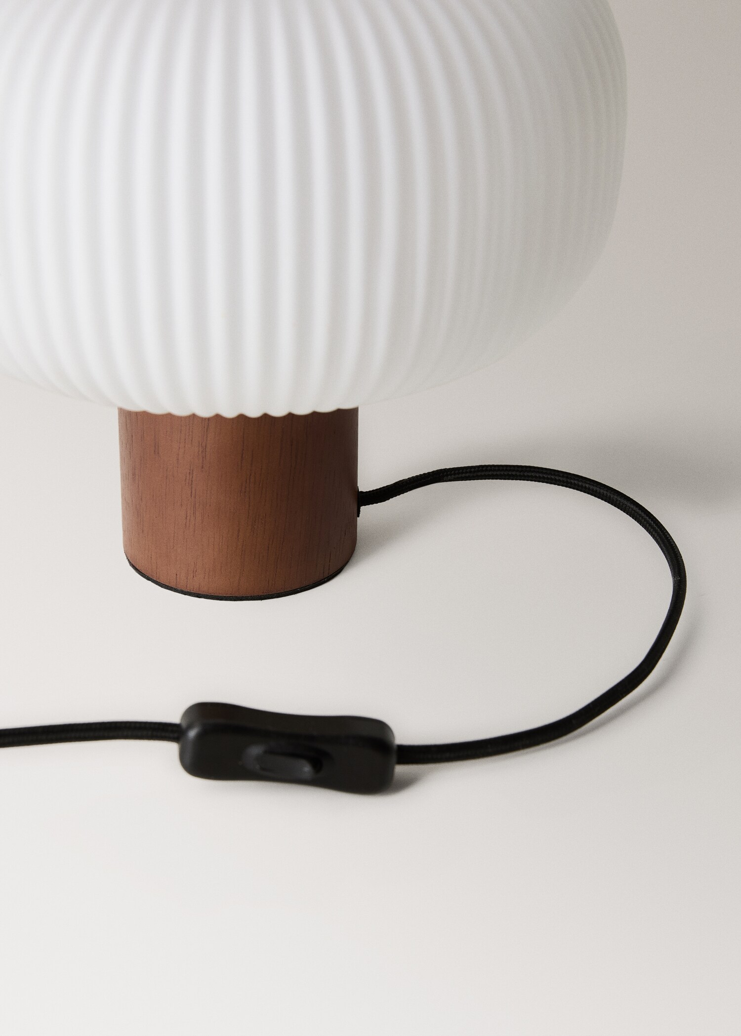 Wood and glass table lamp - Details of the article 3