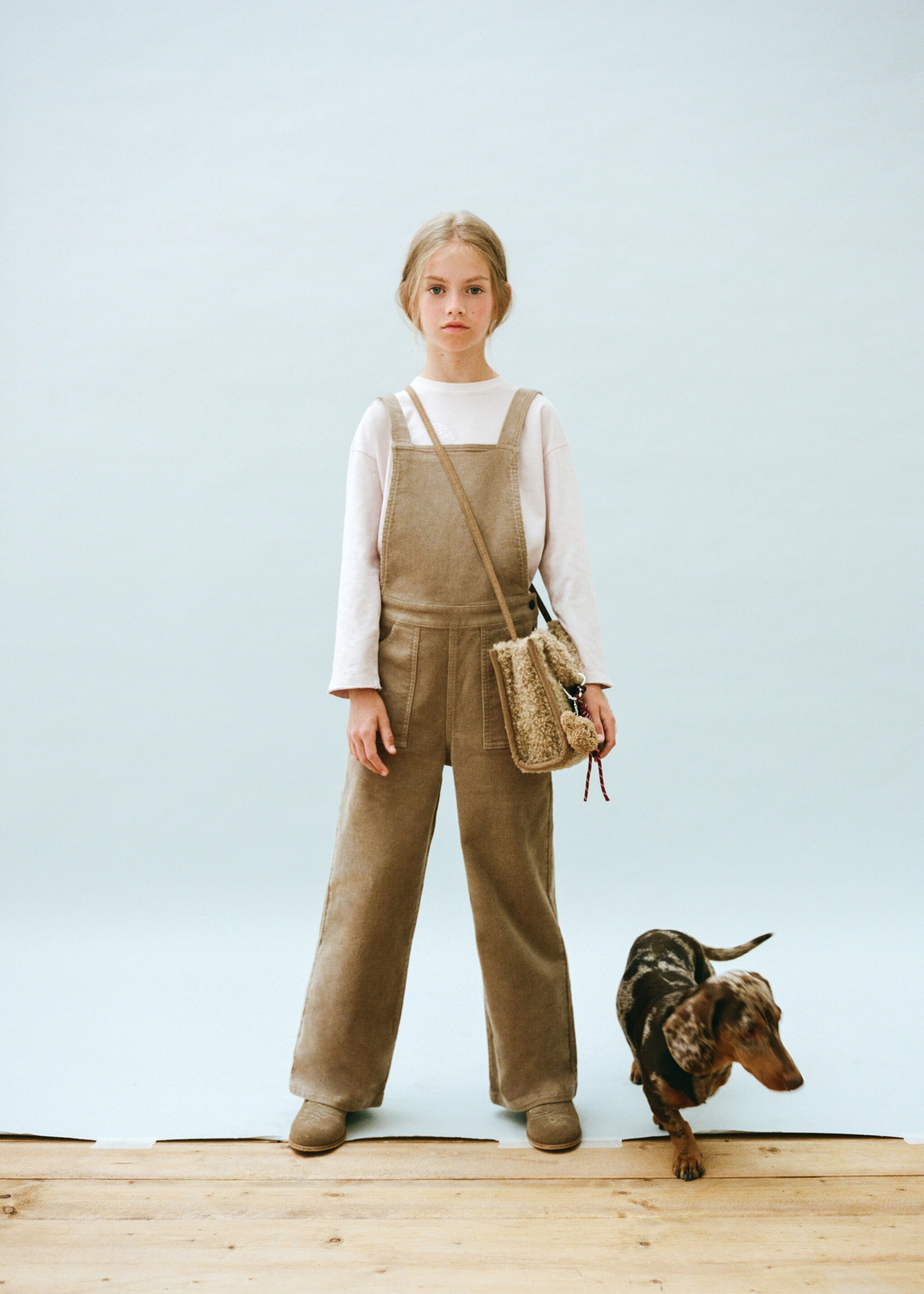 Long corduroy overalls - Details of the article 5, Medium Brown. Ref: 17096724-00.