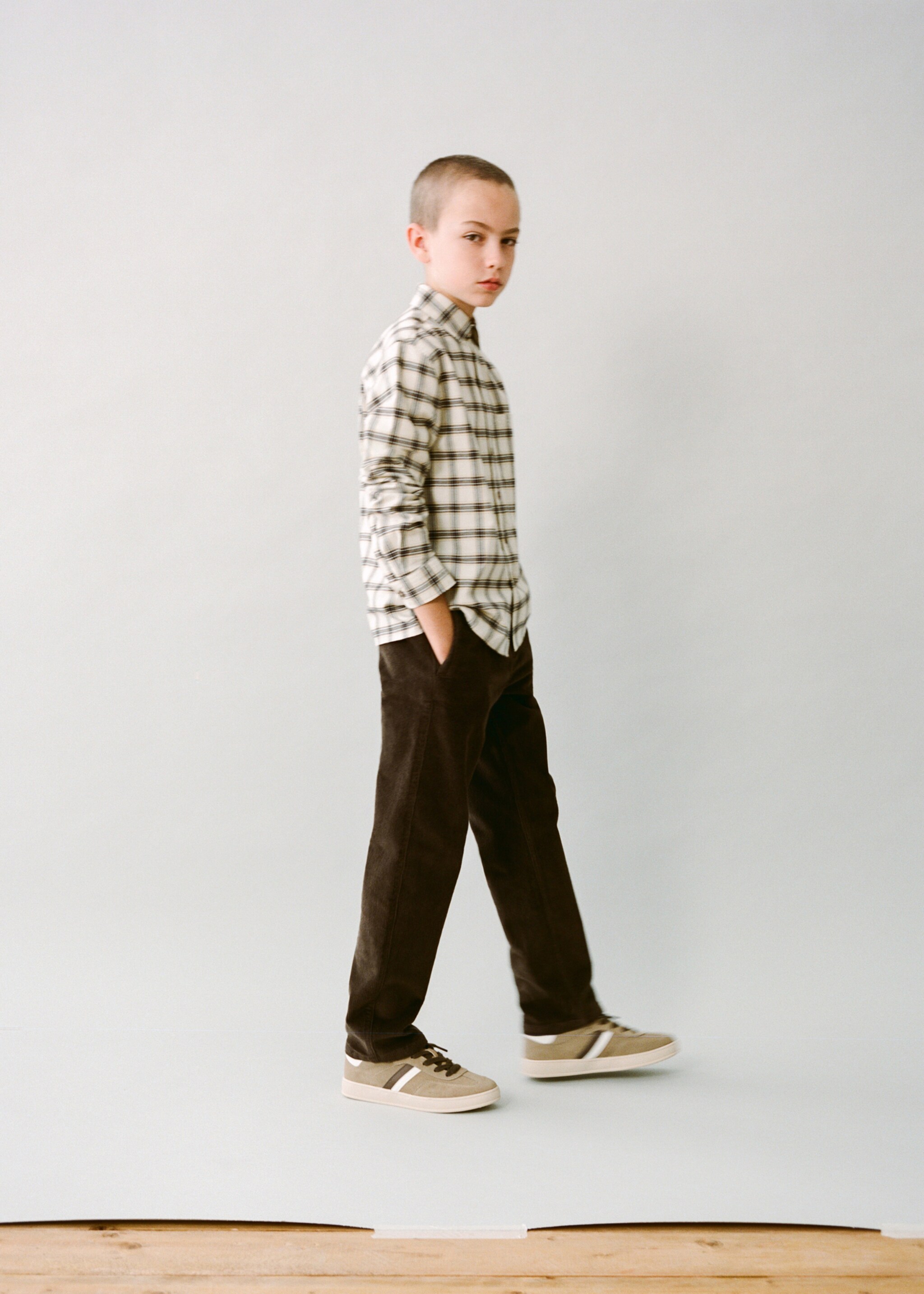 Straight-leg corduroy trousers - Details of the article 5, Brown. Ref: 17096725-00.