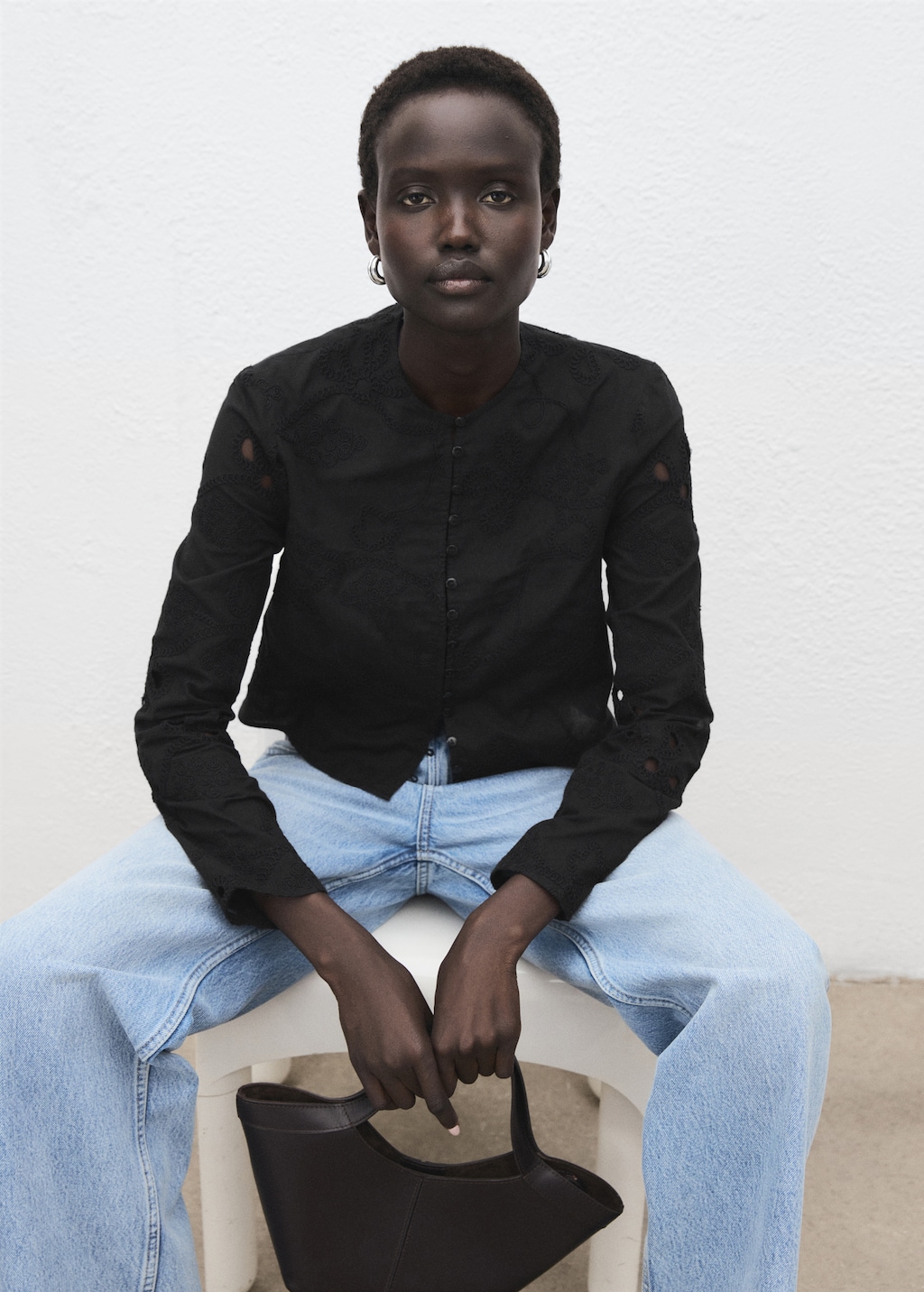 Embroidered blouse with buttons