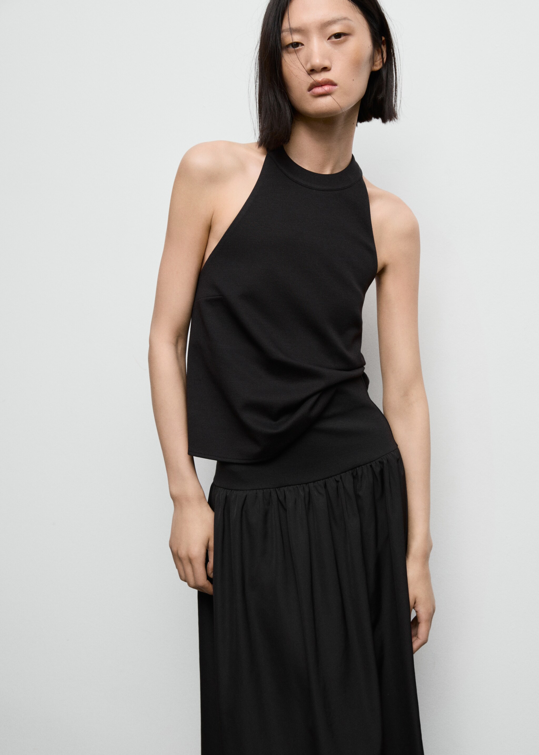 Halter top with low-cut back - Medium plane, Black. Ref: 17096730-00.