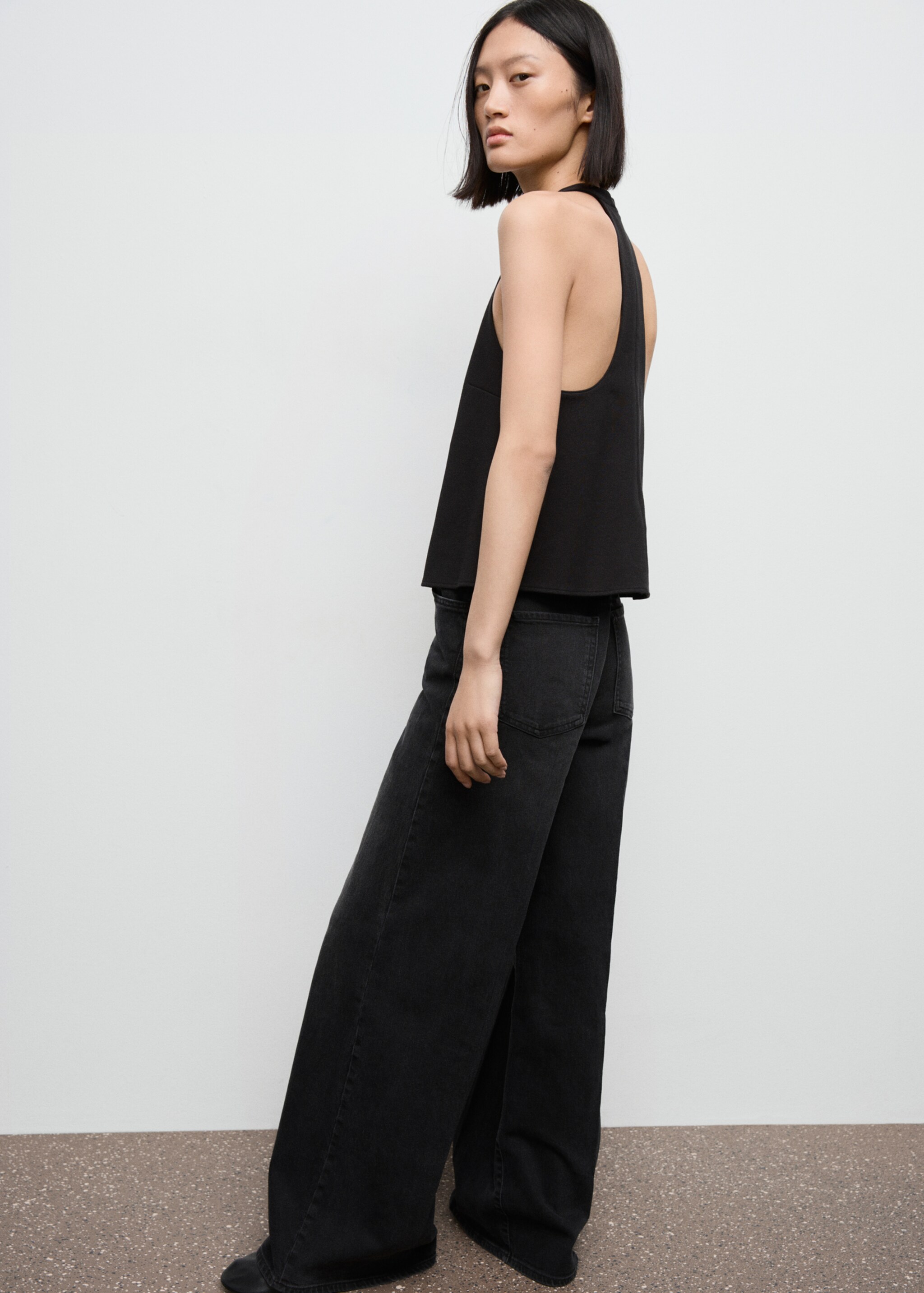 Halter top with low-cut back - Details of the article 2, Black. Ref: 17096730-00.