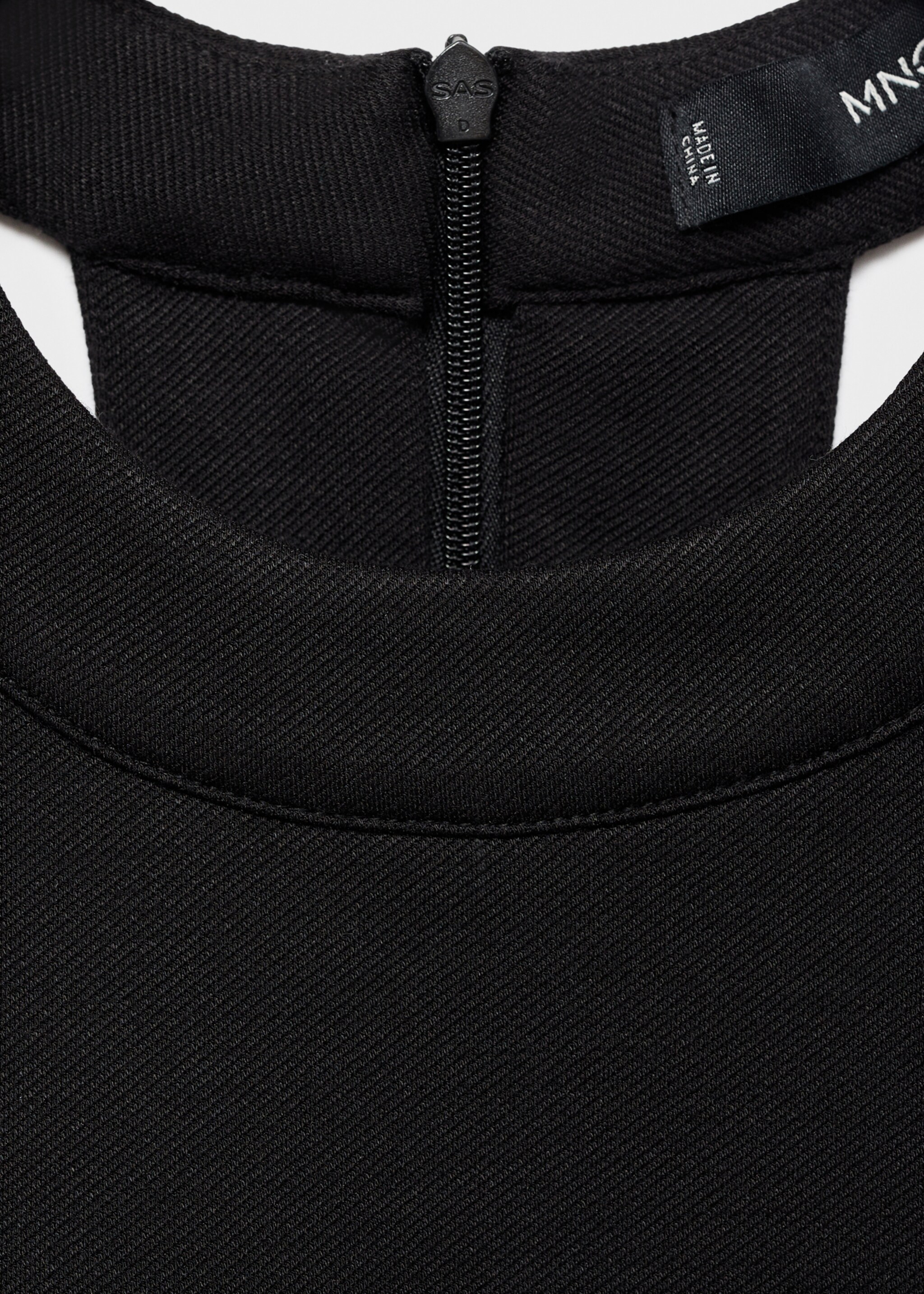 Halter top with low-cut back - Details of the article 8, Black. Ref: 17096730-00.