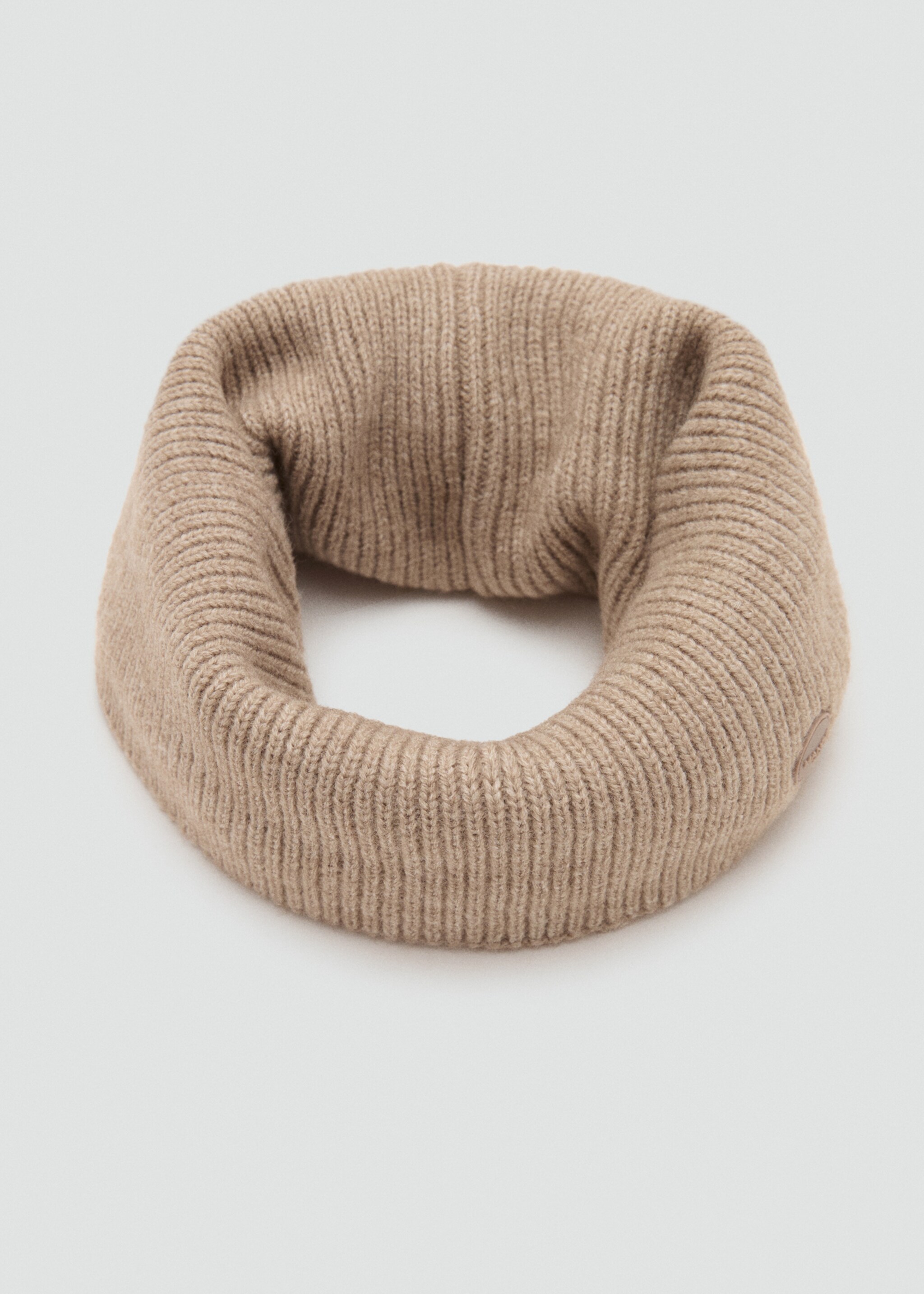 Knit scarf - Details of the article 1, Sand. Ref: 17096733-00.