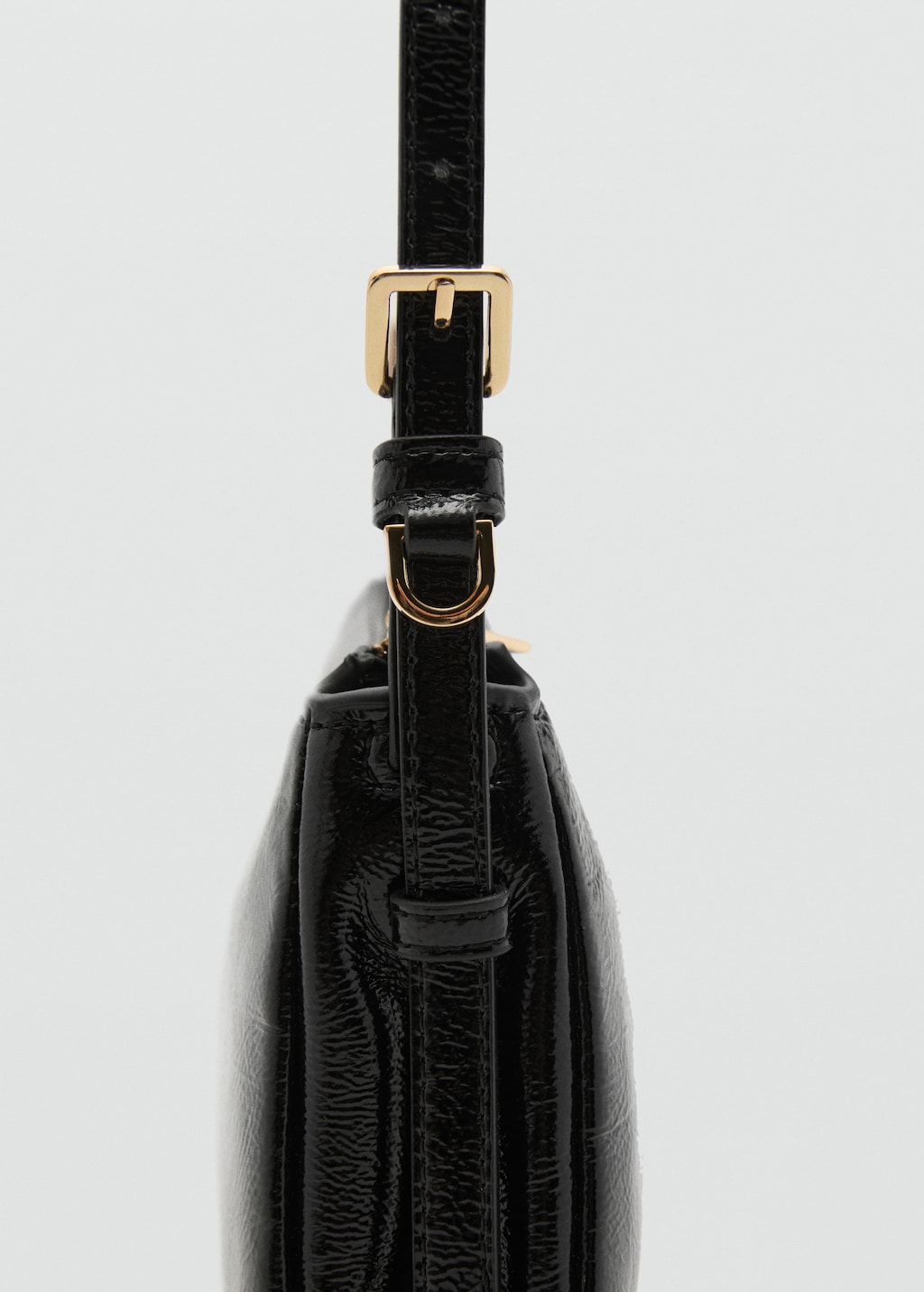 Shiny shoulder bag
