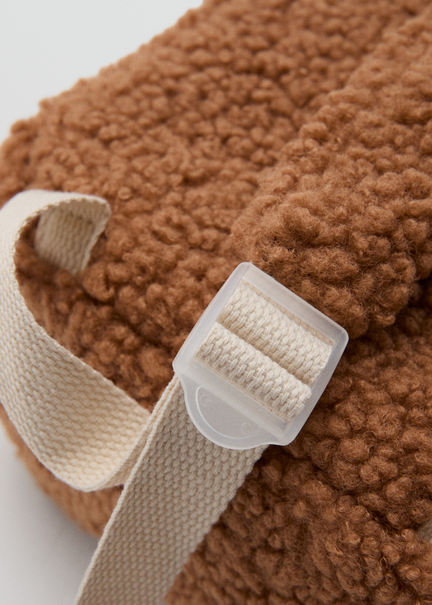 Sheepskin bear backpack - Details of the article 2