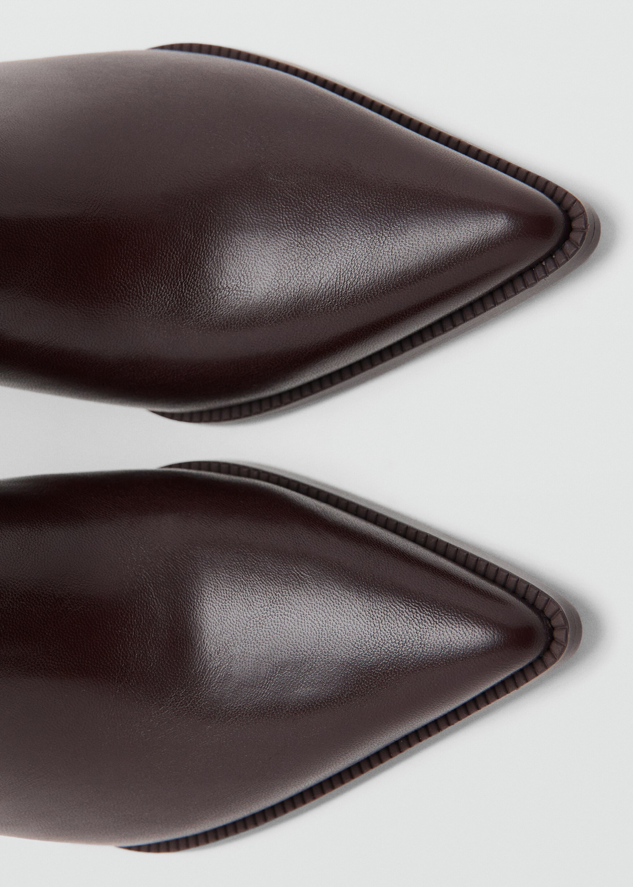 Bottines pointues talon bloc - Détail de l'article 2, Chocolat. Ref: 17097124-00.