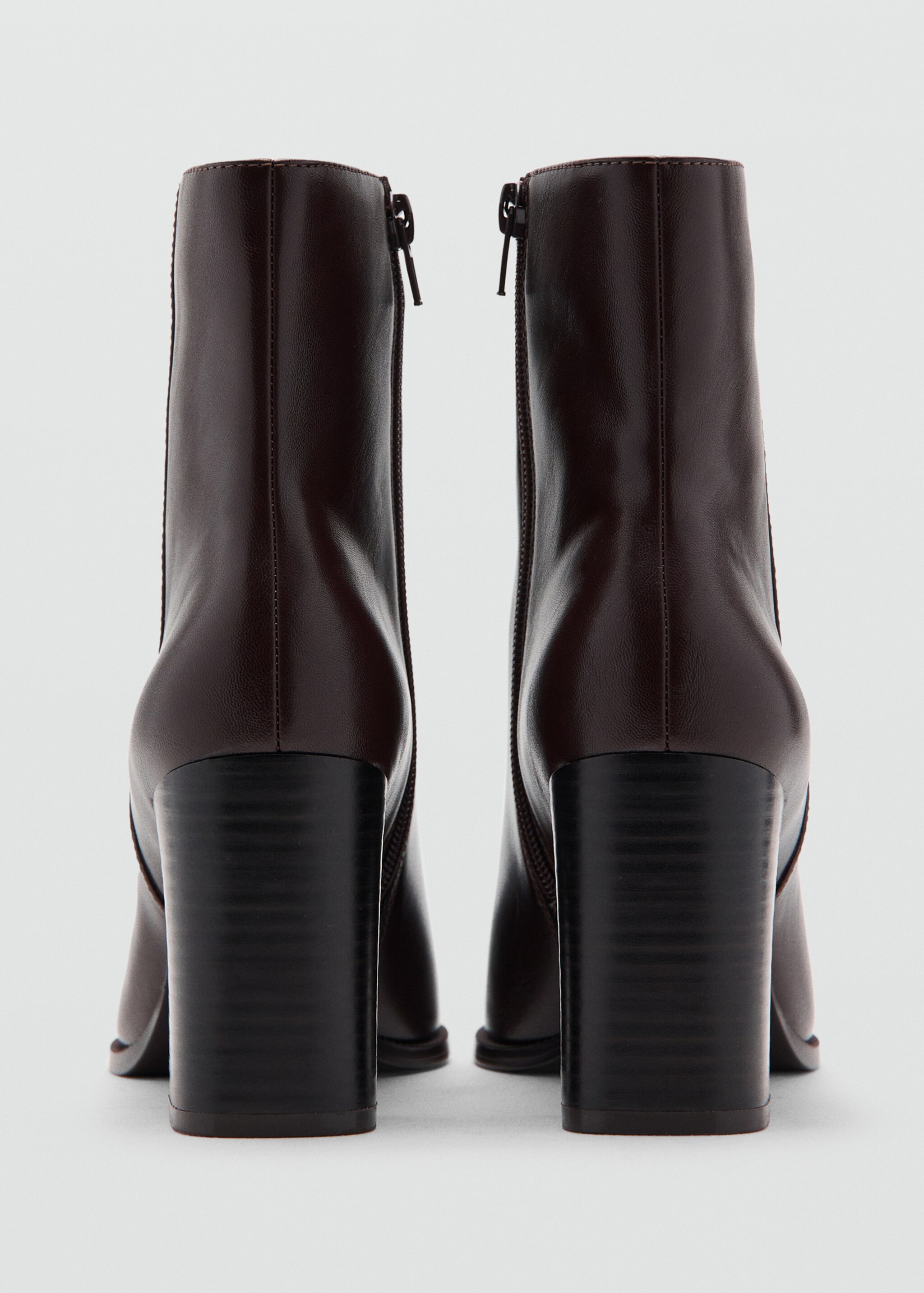 Bottines pointues talon bloc - Détail de l'article 3, Chocolat. Ref: 17097124-00.