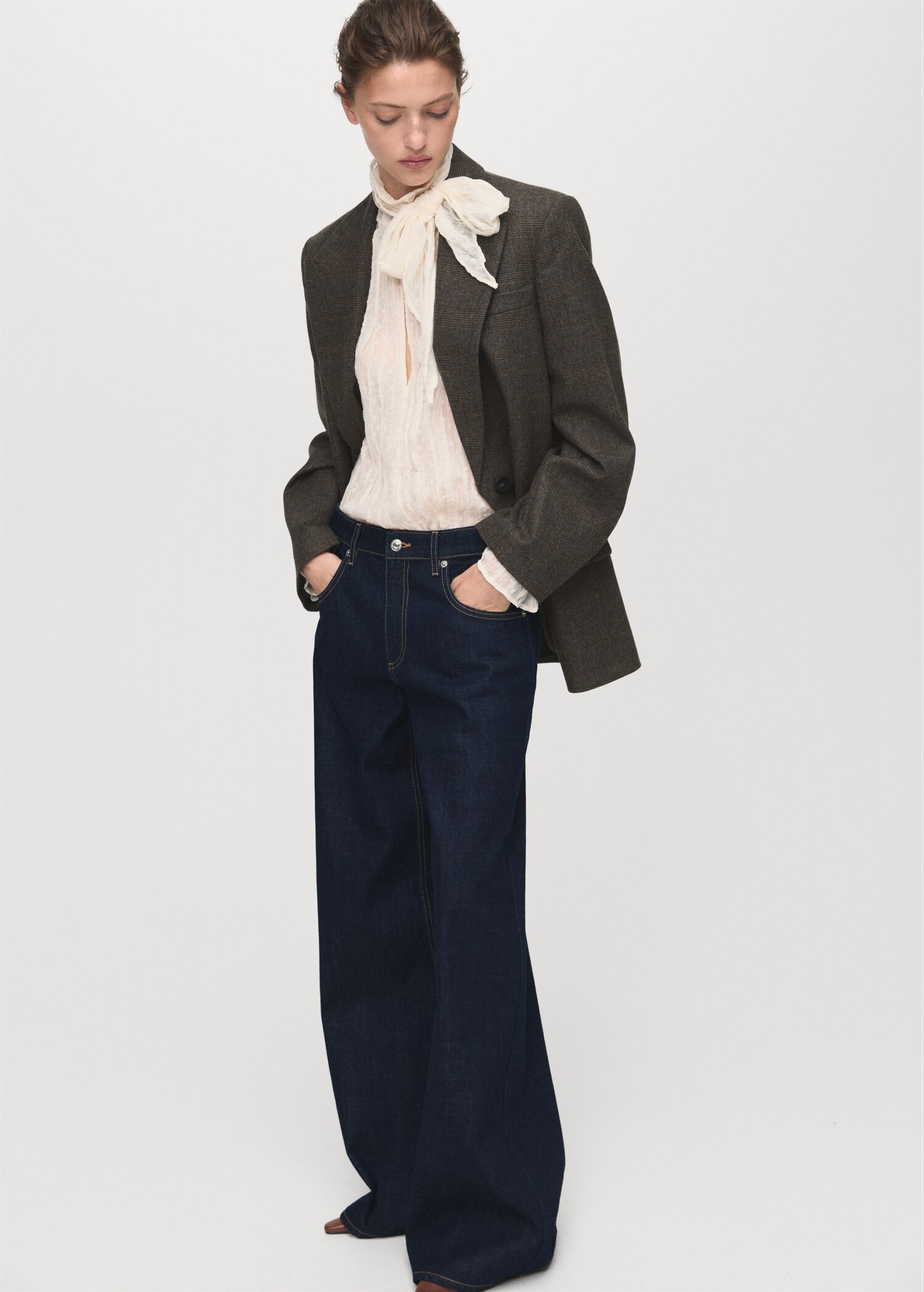 Low-rise wide-leg jeans - Details of the article 1