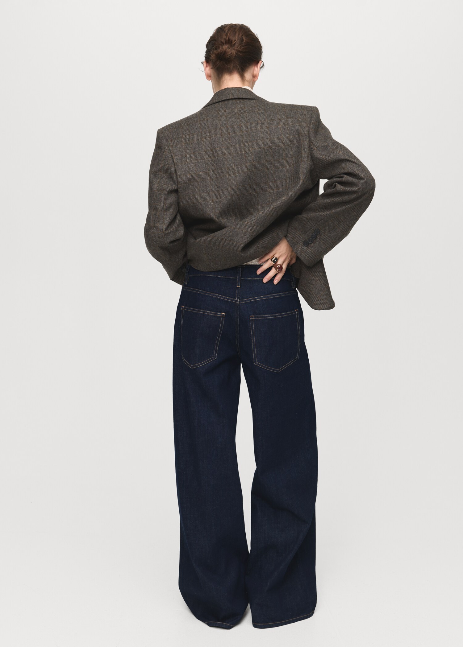 Low-rise wide-leg jeans - Reverse of the article