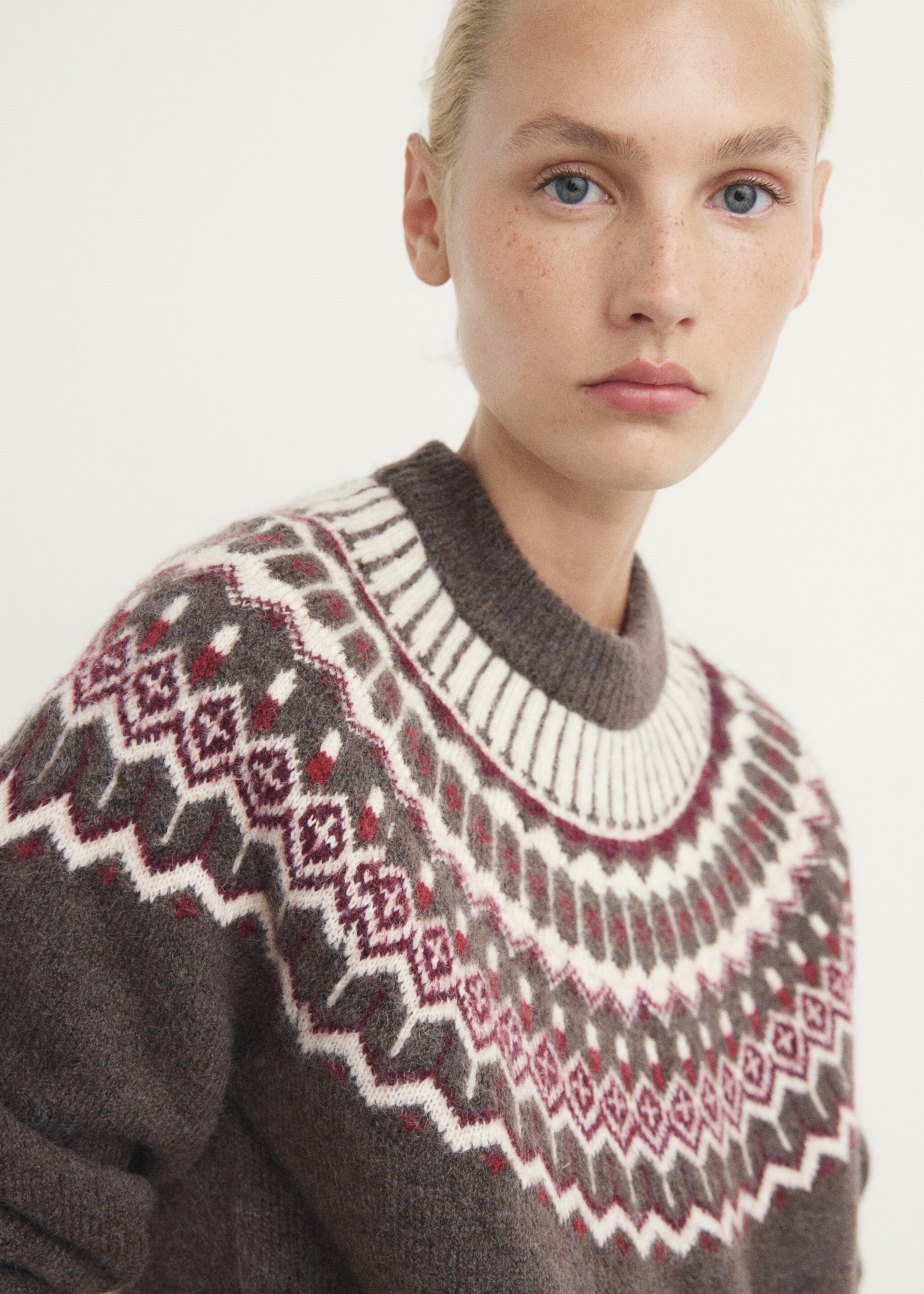 Jacquard pyjamas with round neck - Details of the article 1, Brown. Ref: 17097128-00.