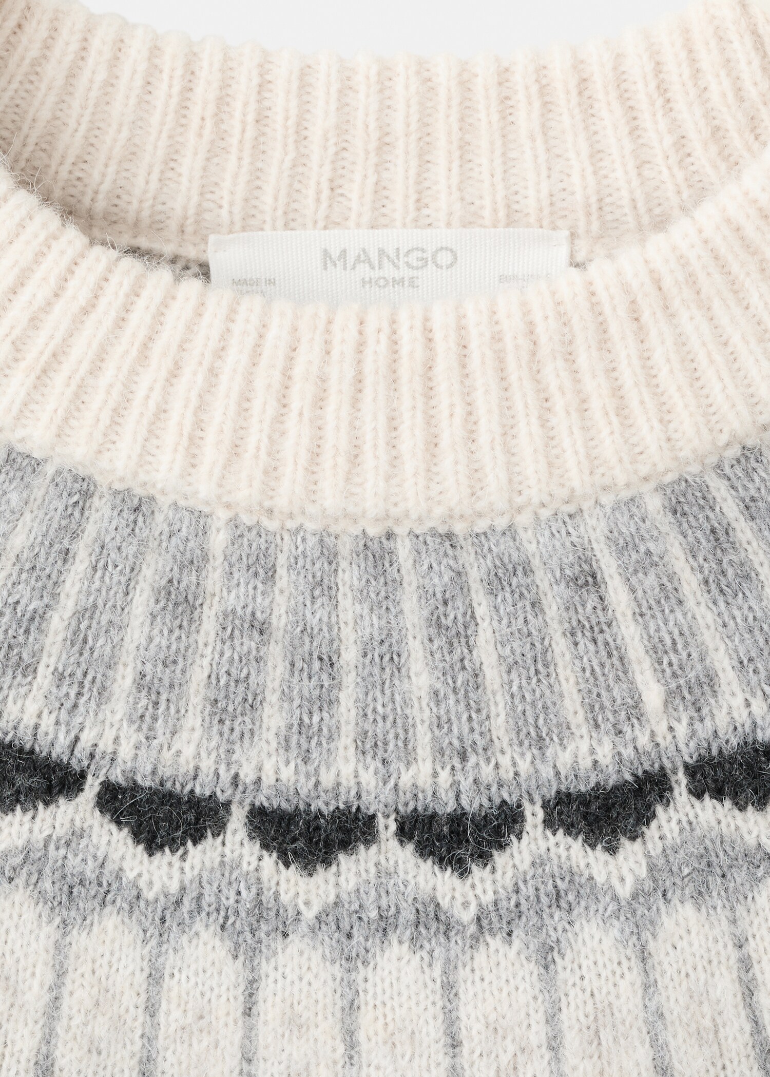 Jacquard pyjamas with round neck - Details of the article 8