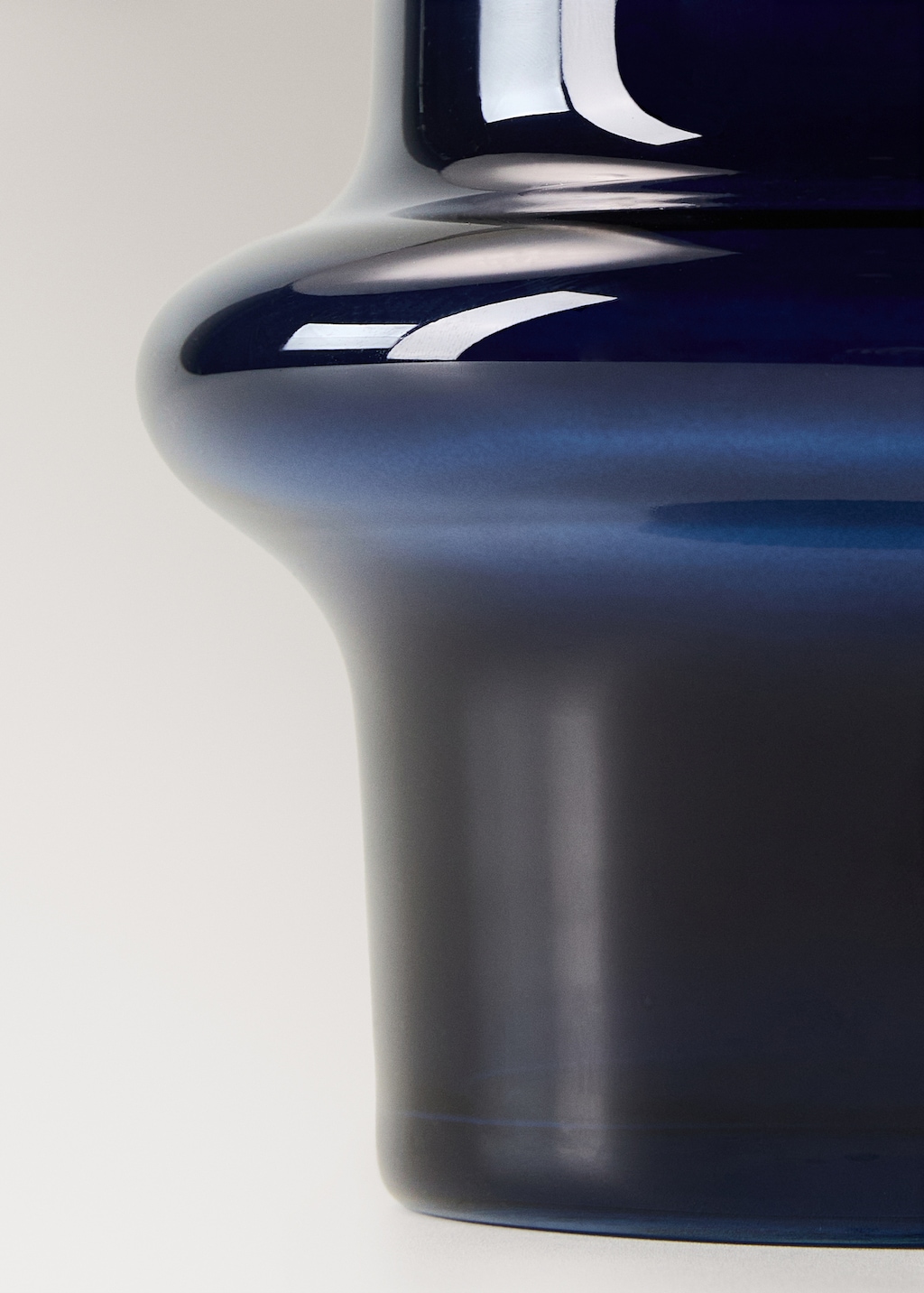 Cylindrical glass vase