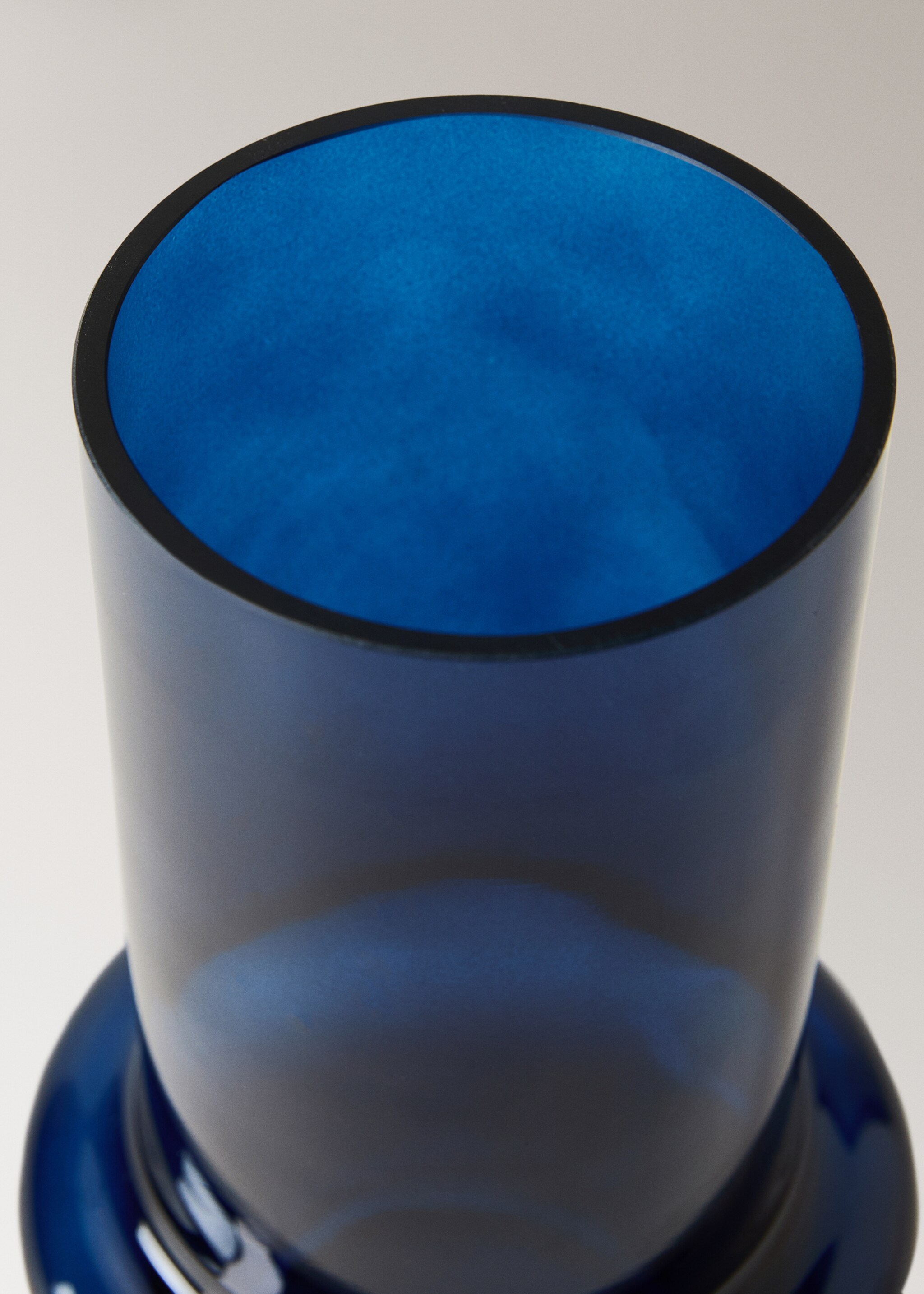 Cylindrical glass vase - Details of the article 2, Blue. Ref: 17097137-00.