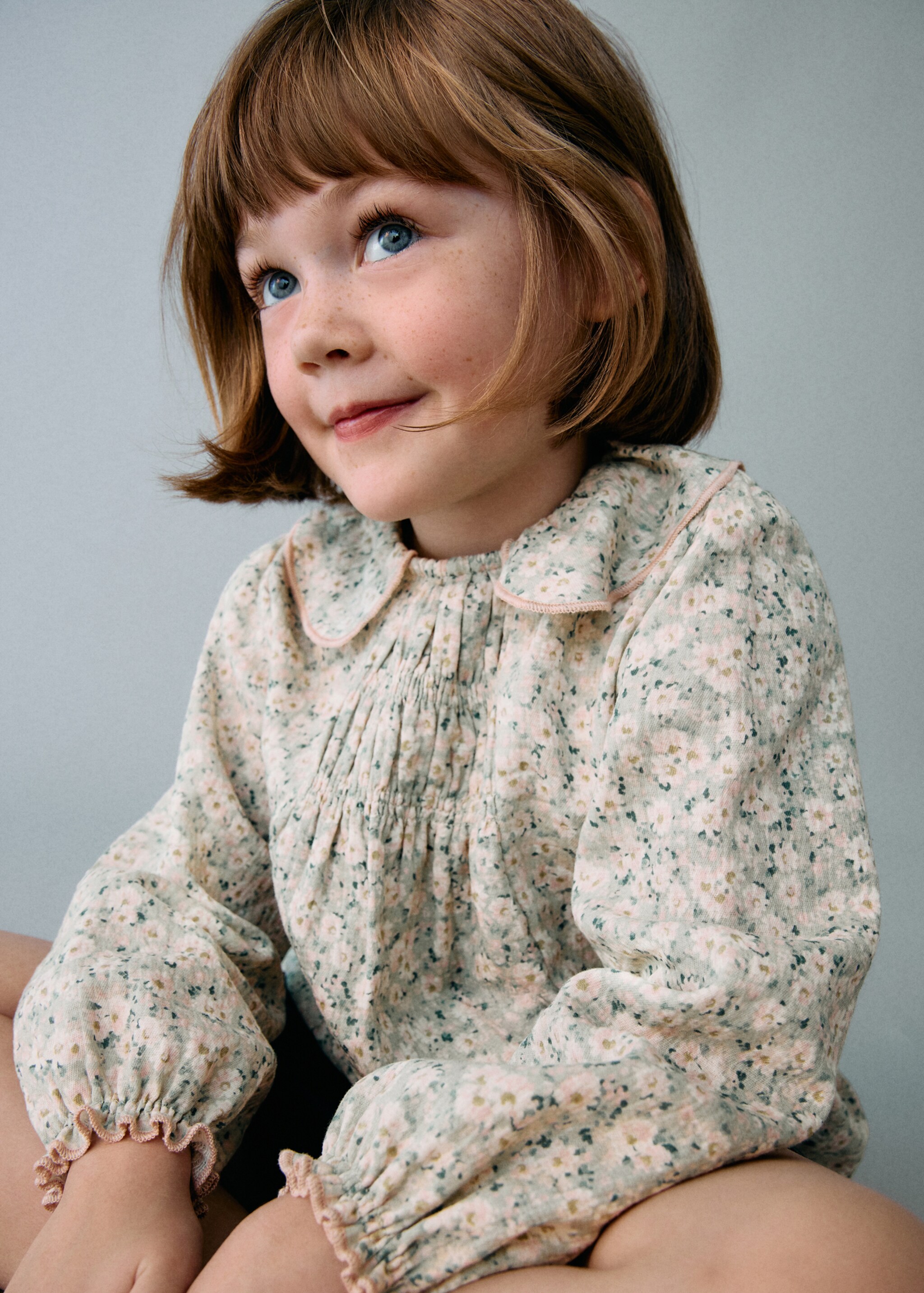 Floral cotton blouse - Details of the article 2, Pastel Green. Ref: 17097773-00.