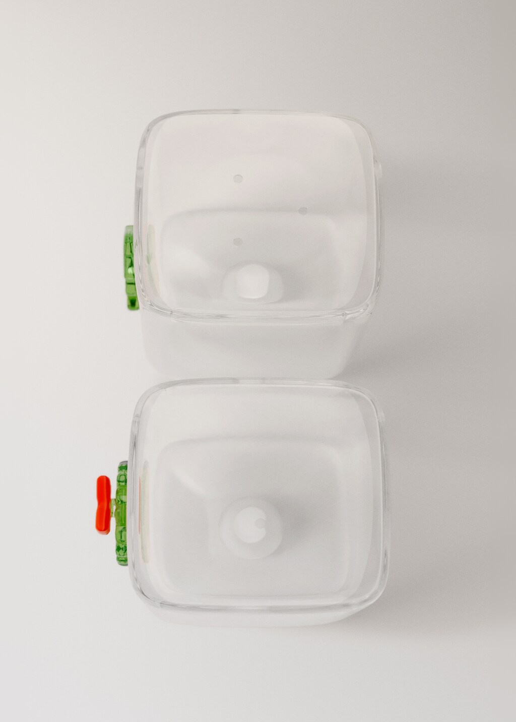 Borosilicate salt and pepper set with crown and tree design