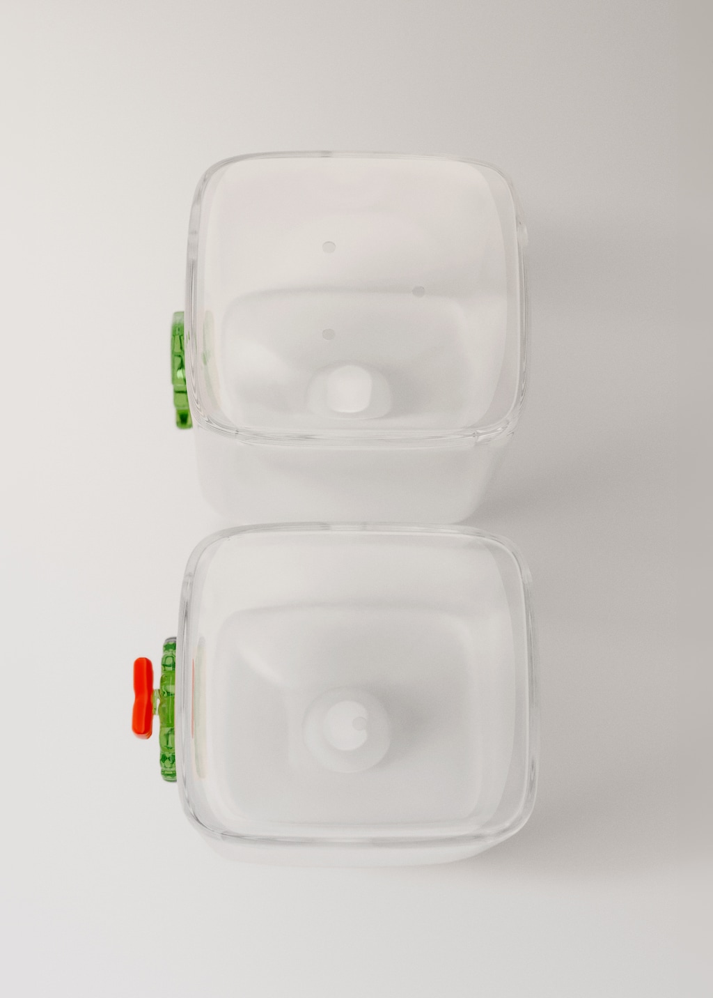 Borosilicate salt and pepper set with crown and tree design