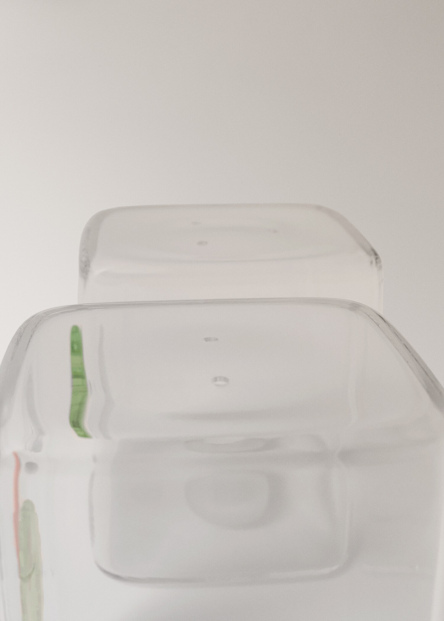 Borosilicate salt and pepper set with crown and tree design - Details of the article 4