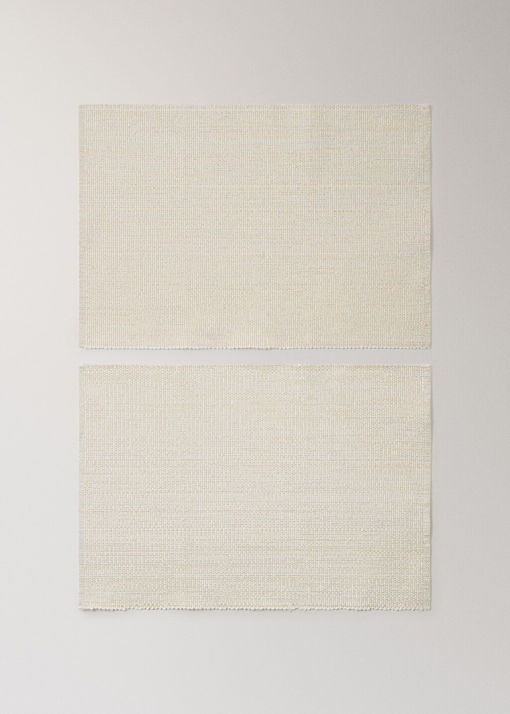 Cotton placemats with metallised fibre