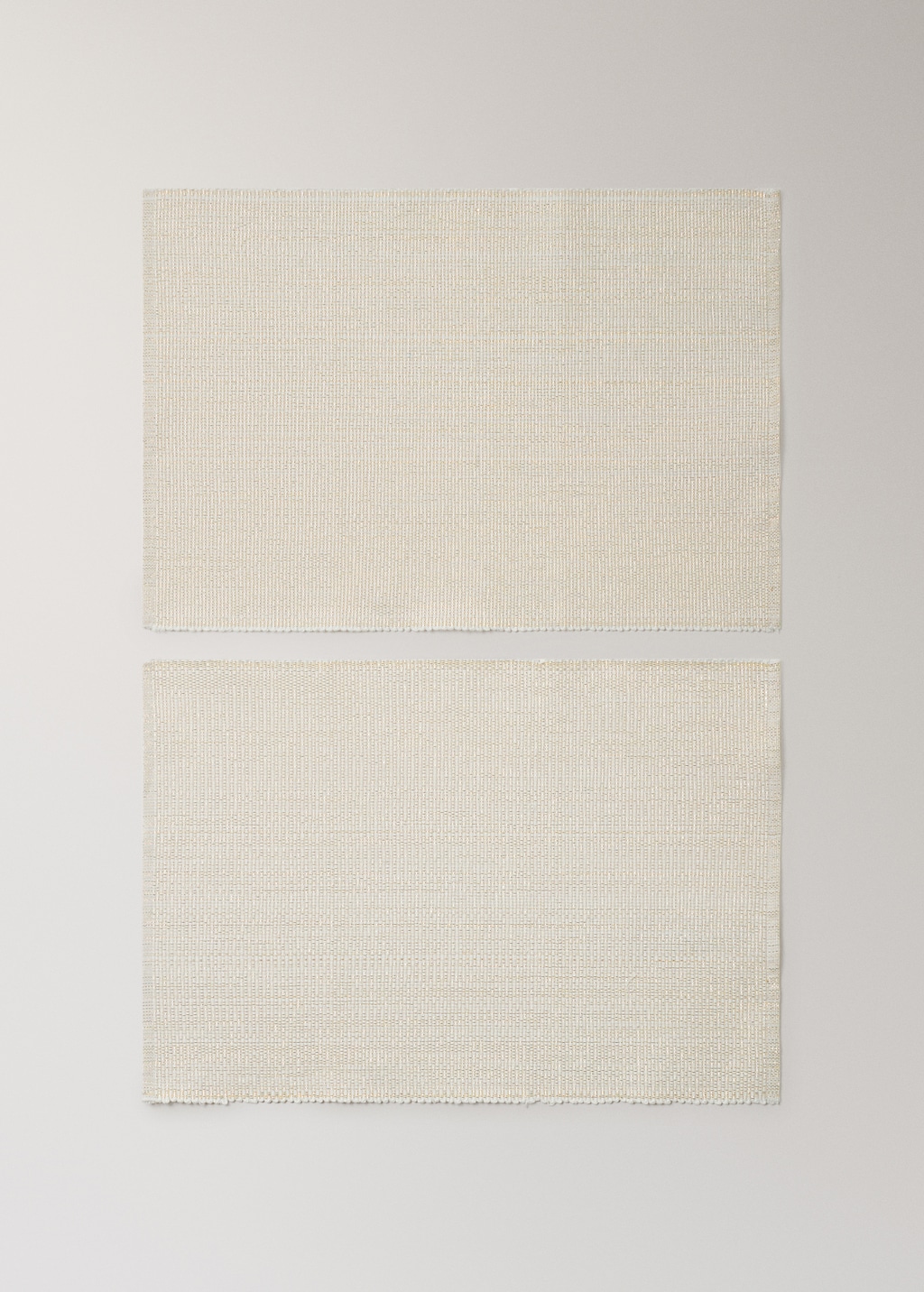 Cotton placemats with metallised fibre