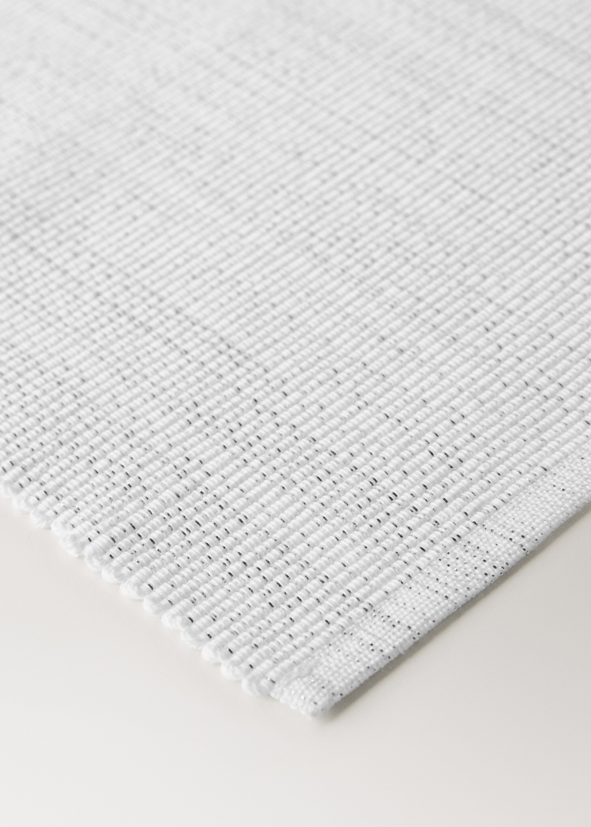 Cotton placemats with metallised fibre - Details of the article 2, Silver. Ref: 17097781-00.