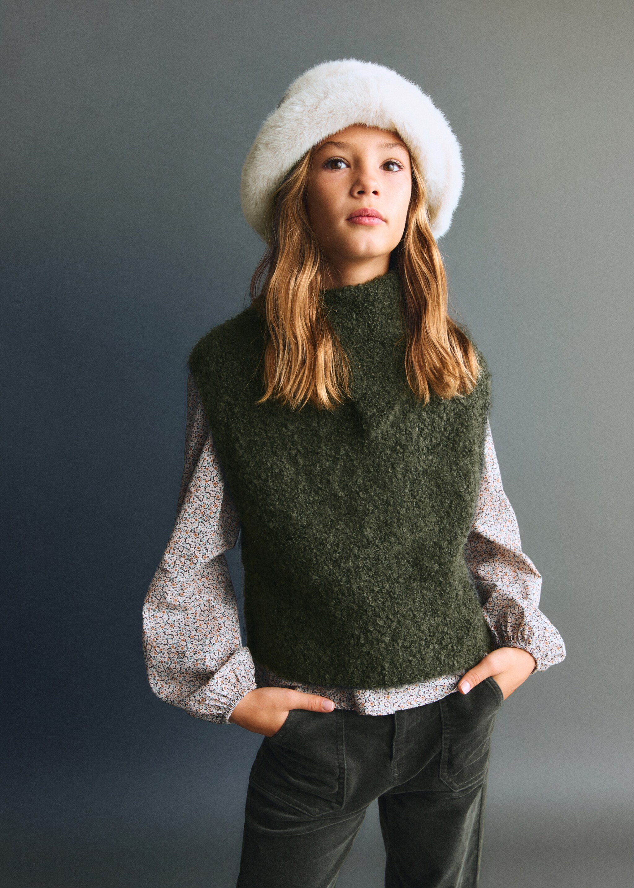 Turtleneck knitted gilet - Medium plane, Dark Green. Ref: 17097785-00.