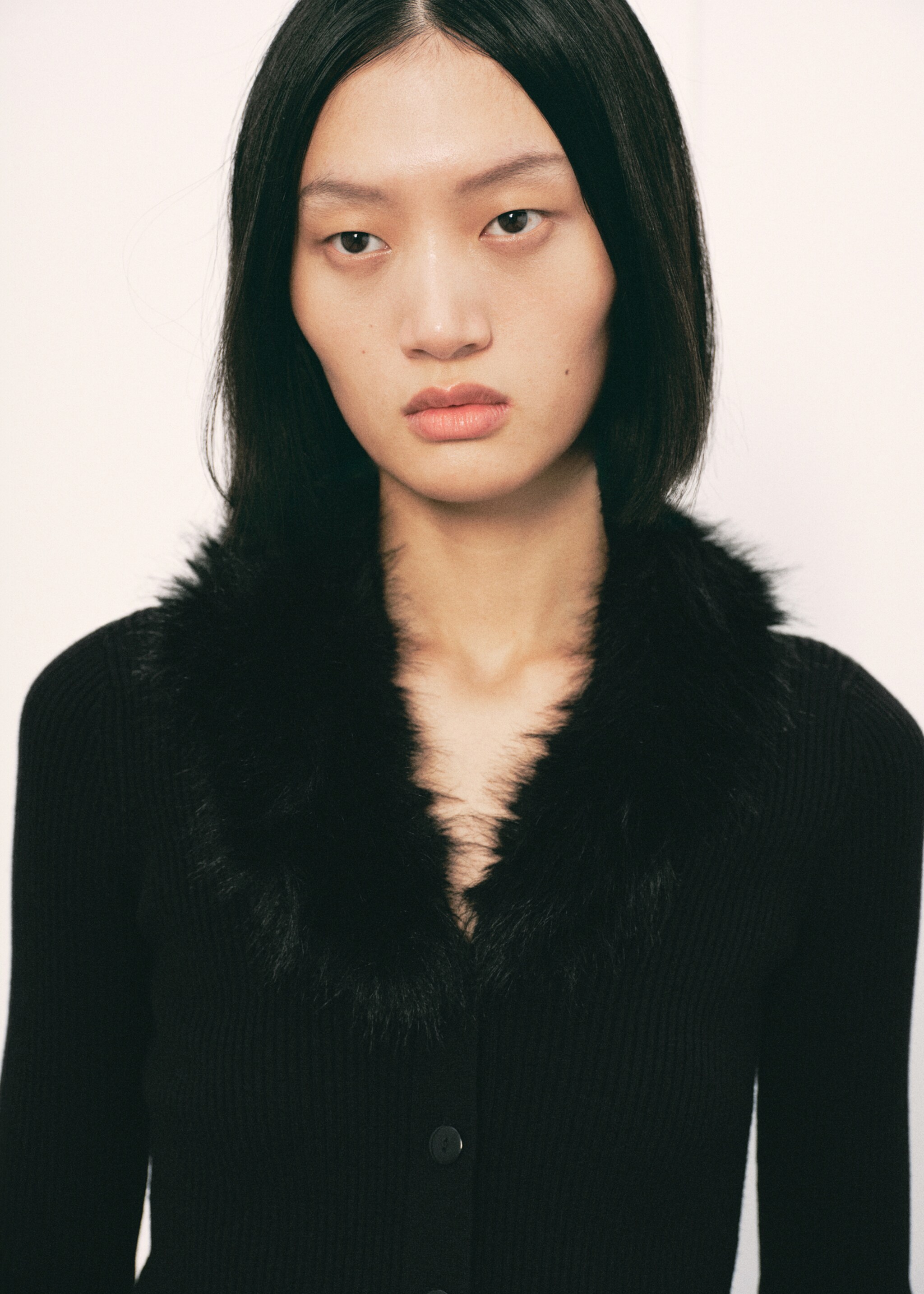 Cardigan with fur-effect collar - Medium plane, Black. Ref: 17097790-00.