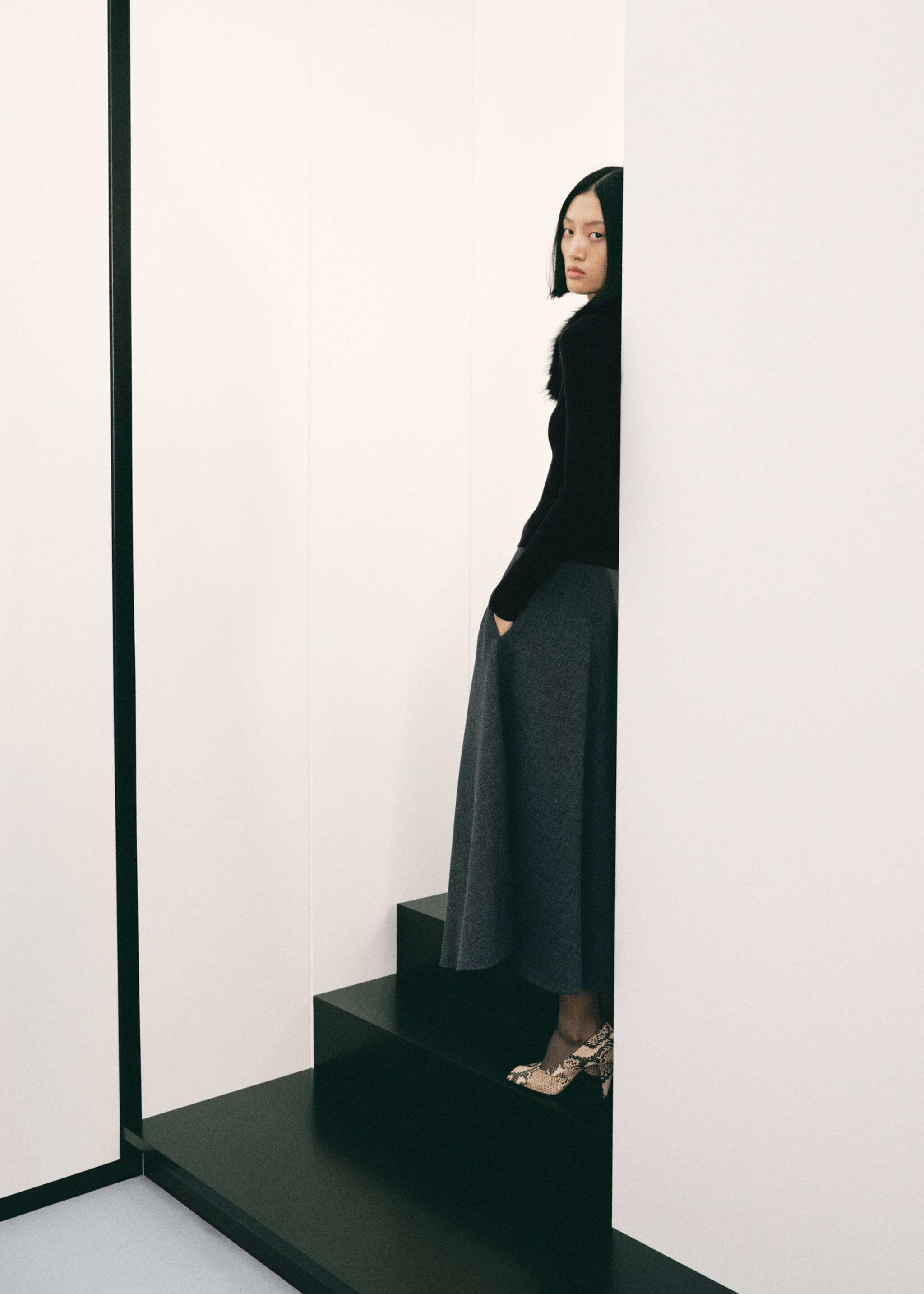 Cardigan with fur-effect collar - Details of the article 1, Black. Ref: 17097790-00.
