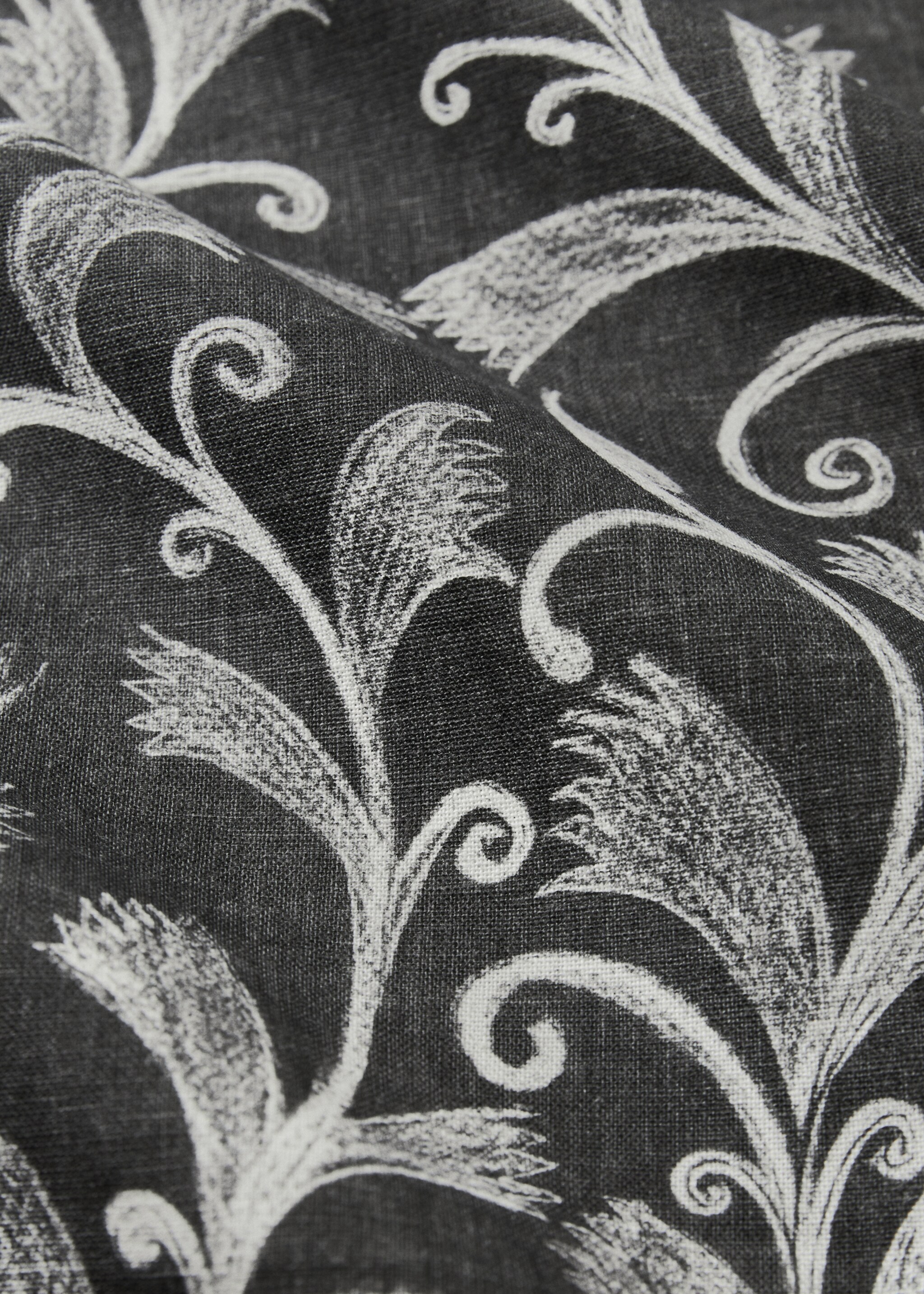 Printed linen cotton tablecloth with details for 6 to 8 diners - Details of the article 2, Grey. Ref: 17097793-00.