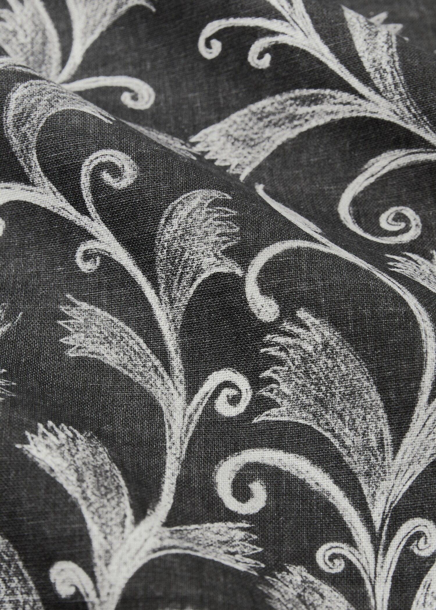 Printed linen cotton tablecloth with details for 6 to 8 diners - Details of the article 2