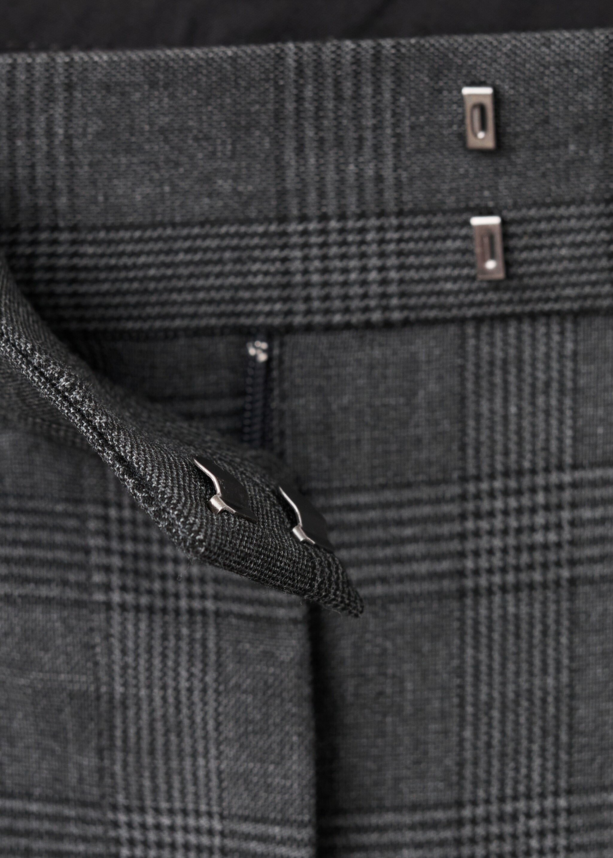 Check pleated trousers - Details of the article 8, Grey. Ref: 17097802-00.