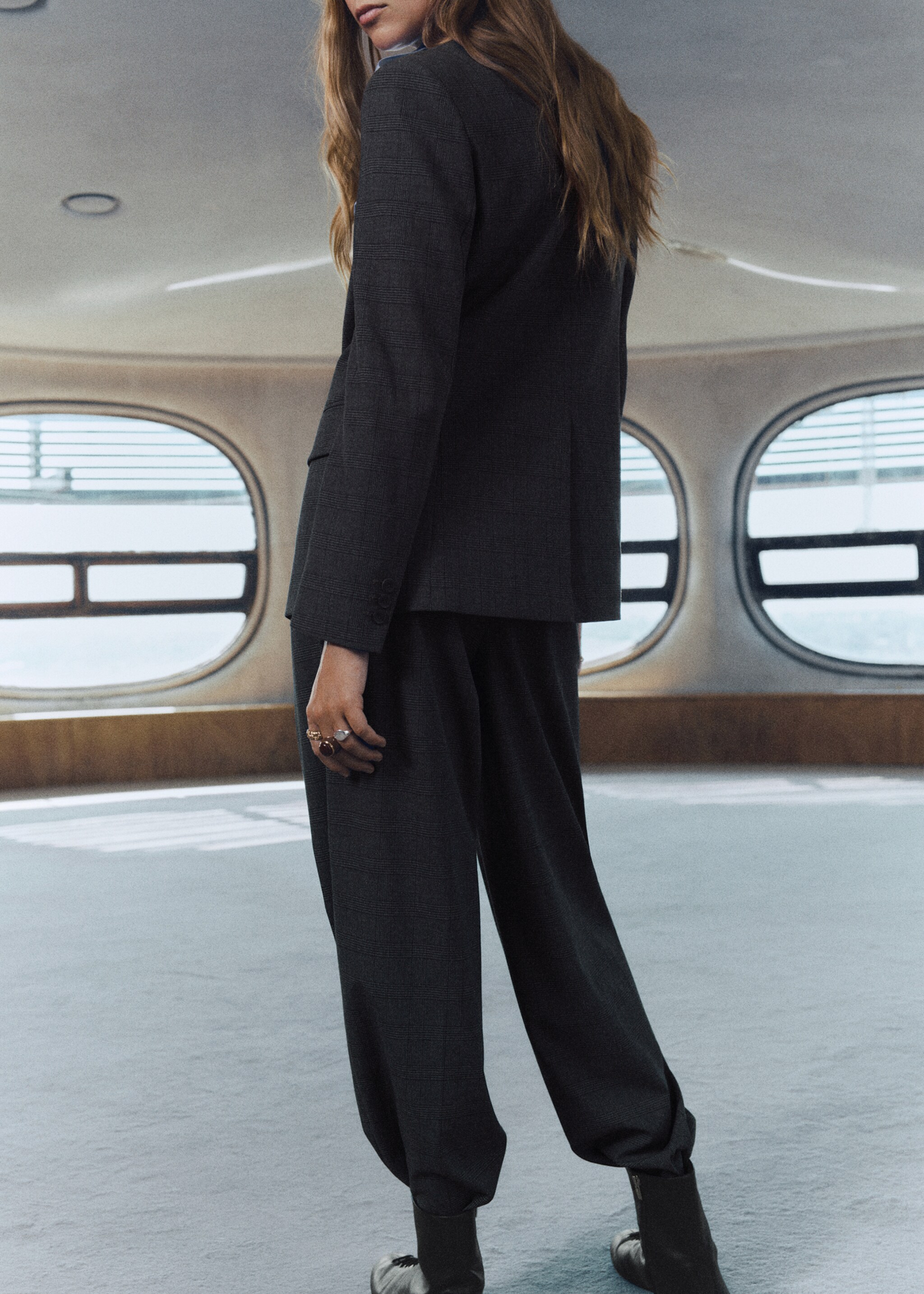 Check pleated trousers - Reverse of the article, Grey. Ref: 17097802-00.