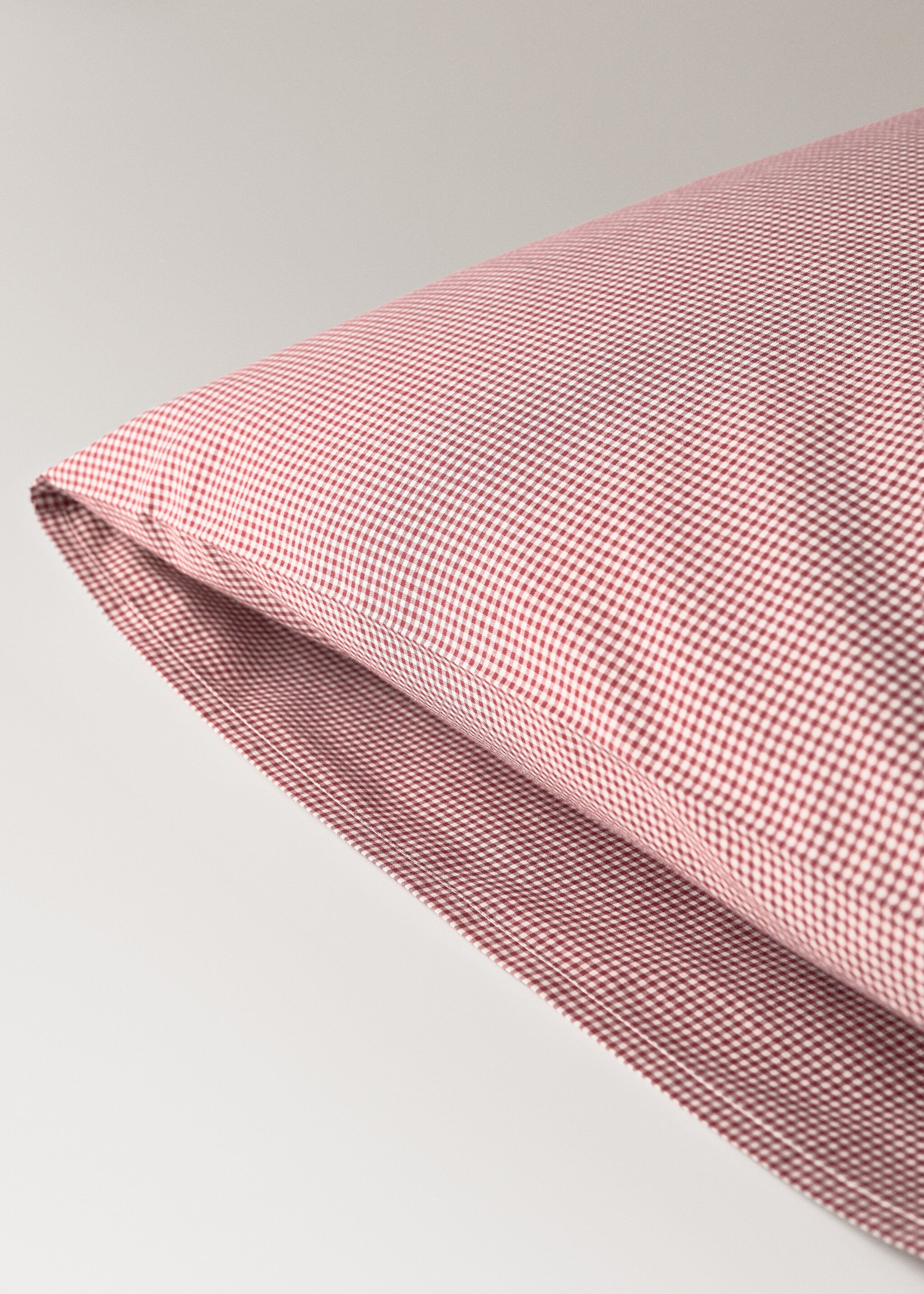 Children's pillowcase in yarn-dyed vichy check 50x75 cm - Details of the article 1, Red. Ref: 17097808-00.
