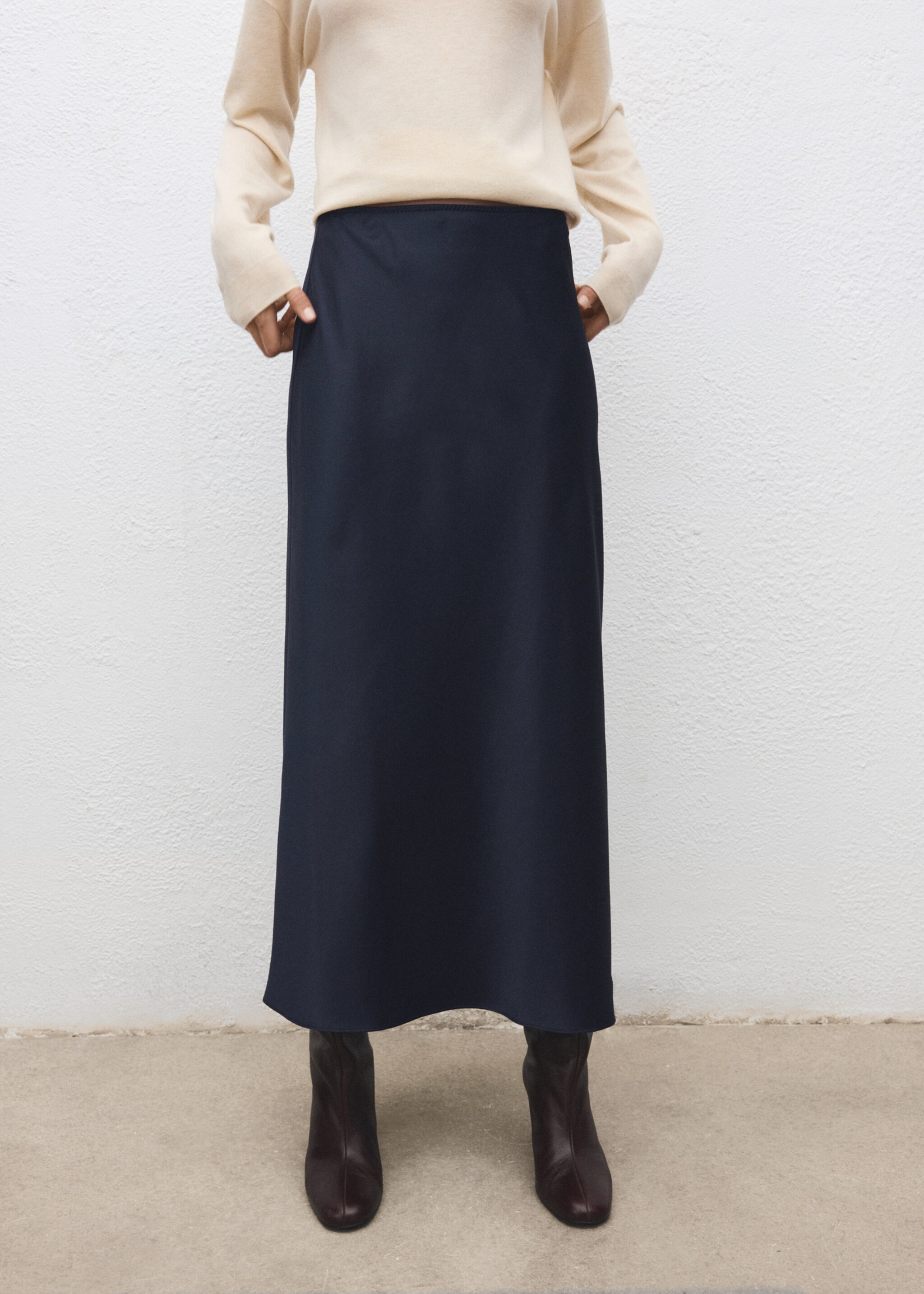 Satin long skirt - Medium plane, Navy. Ref: 17097817-00.