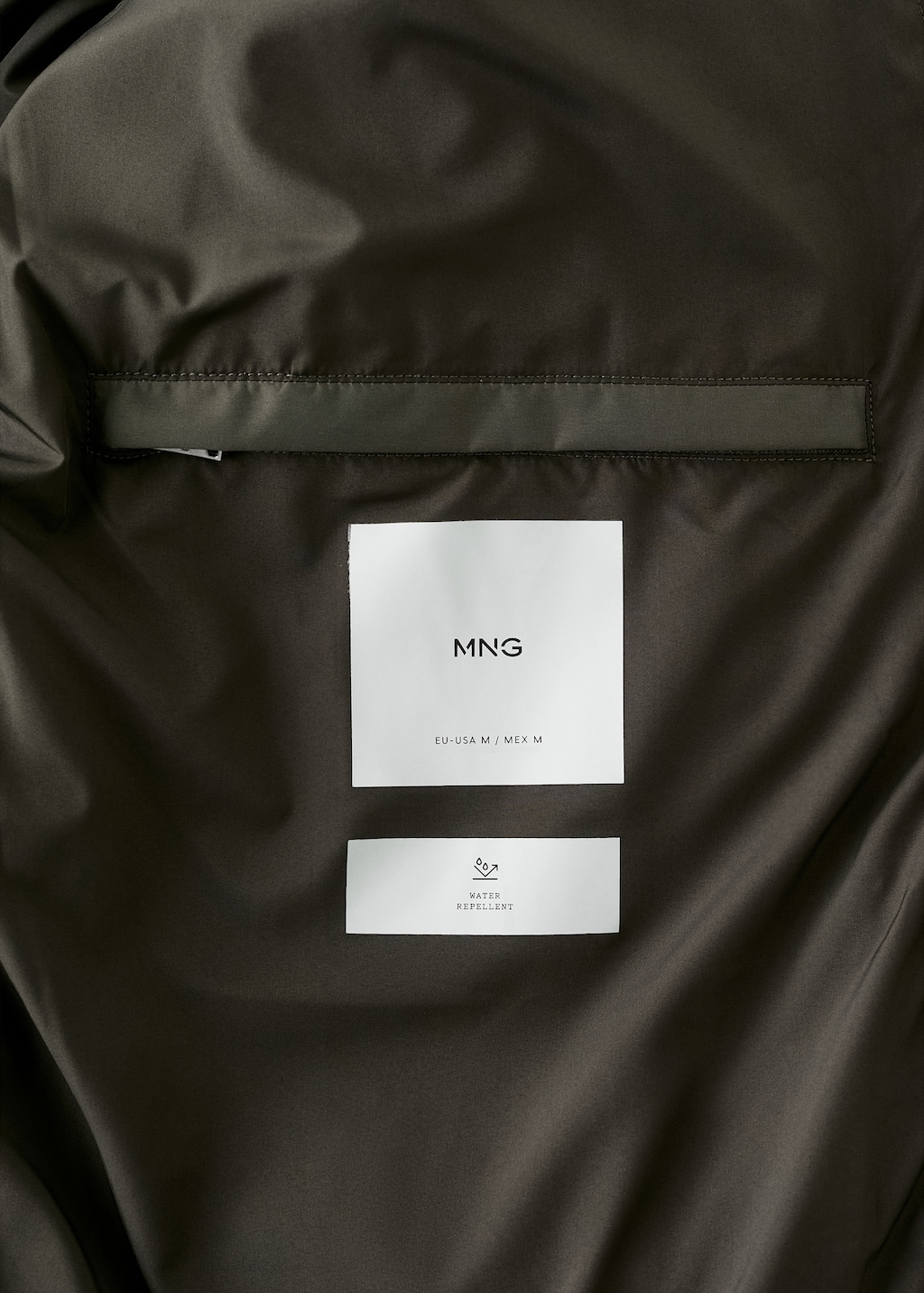 Short puffer water-repellent anorak