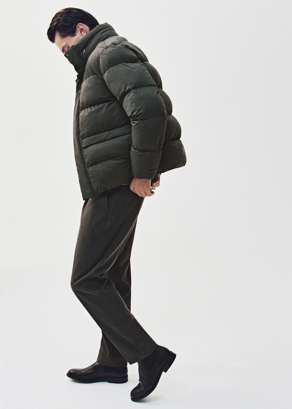 Short puffer water-repellent anorak