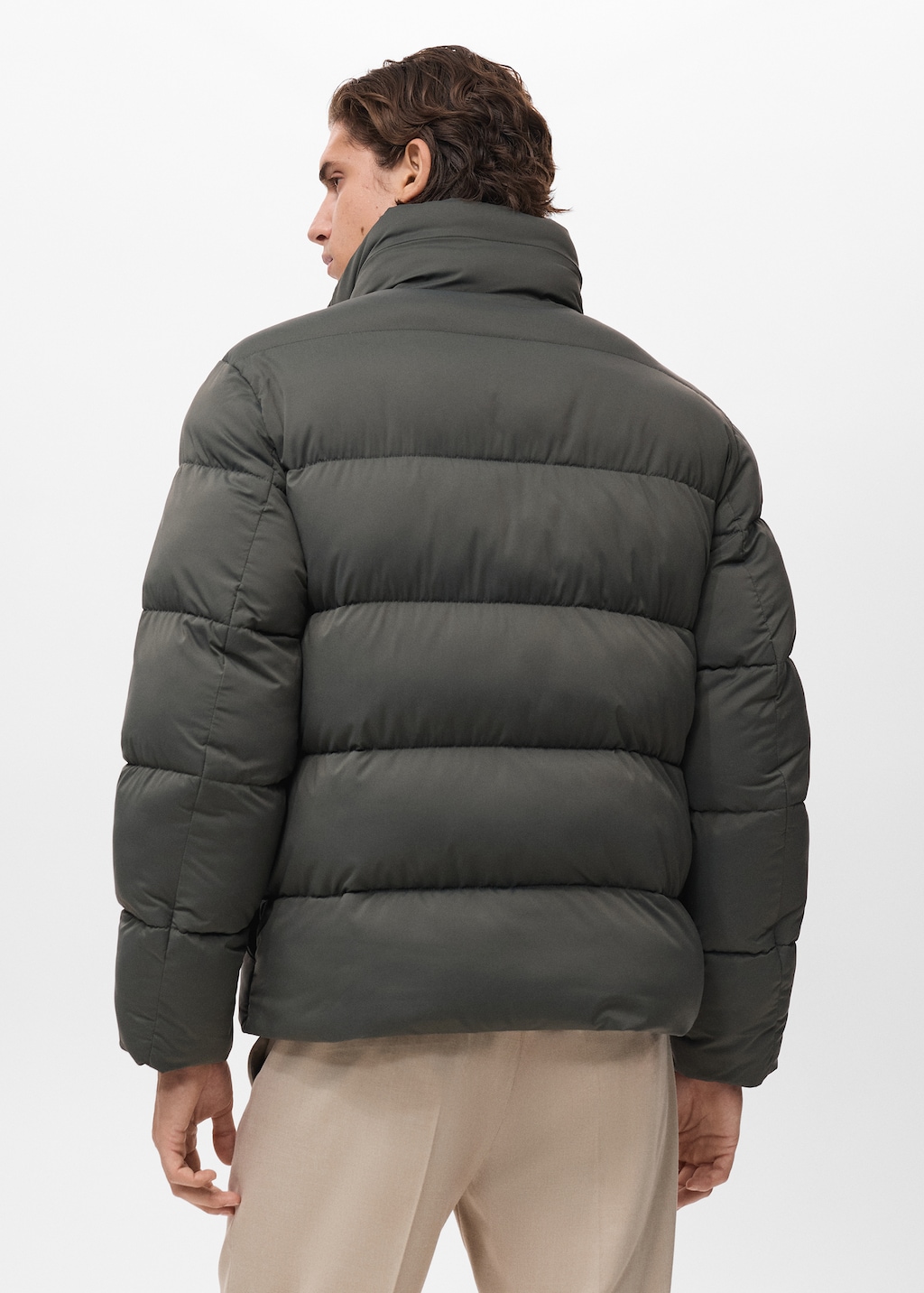 Short puffer water-repellent anorak
