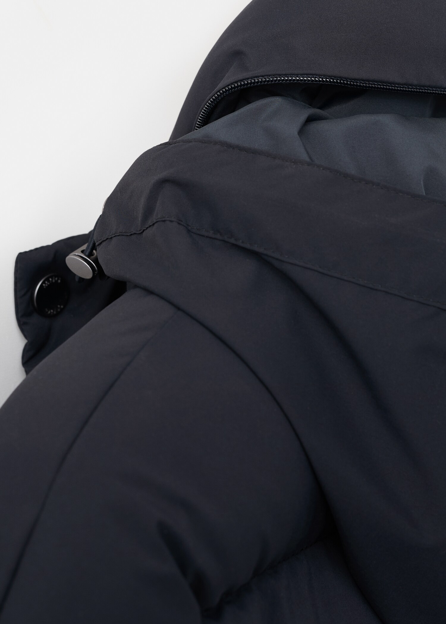 Short water-repellent puffer jacket - Details of the article 9