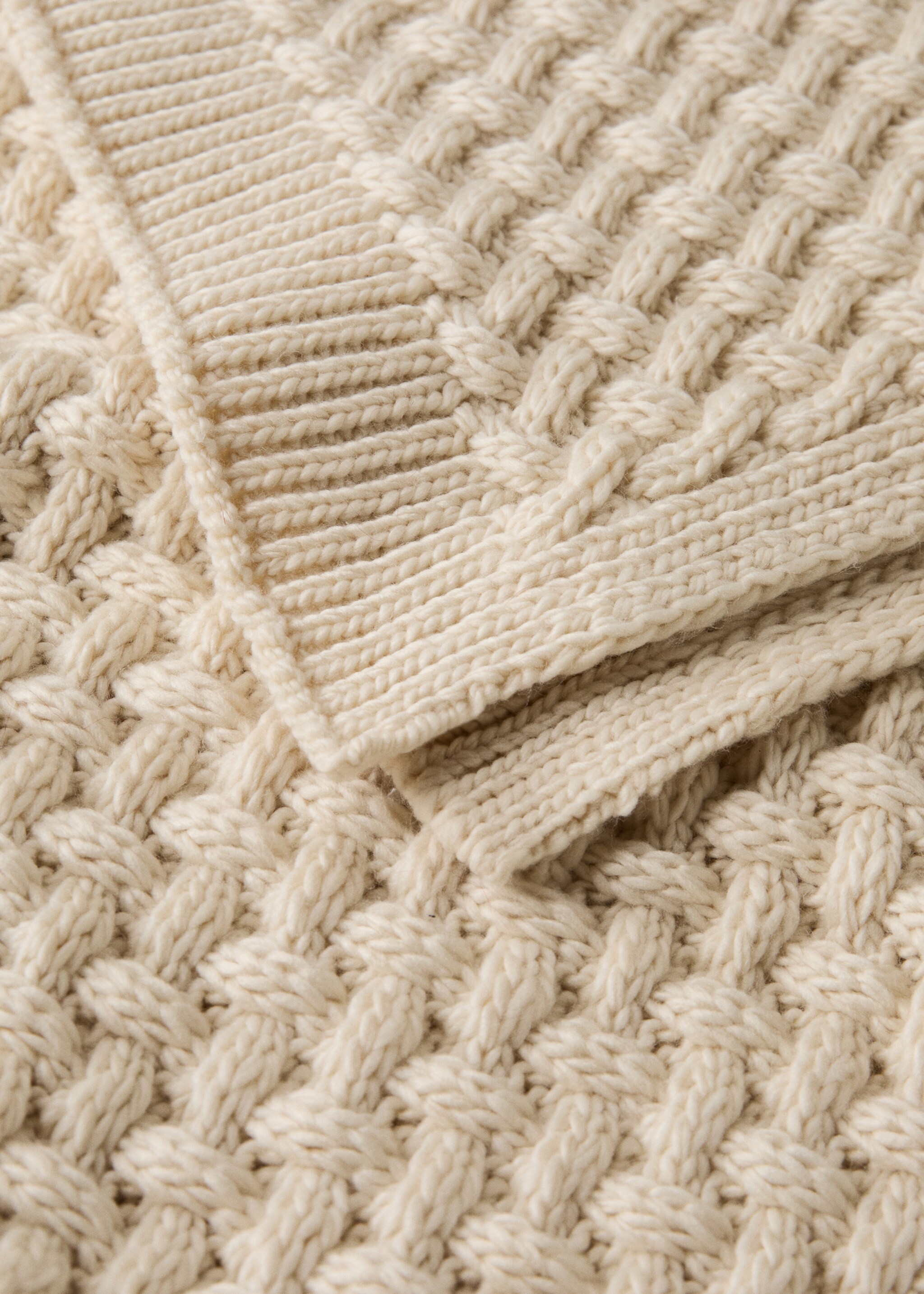 Knitted interwoven blanket - Details of the article 1, Brown. Ref: 17097899-00.